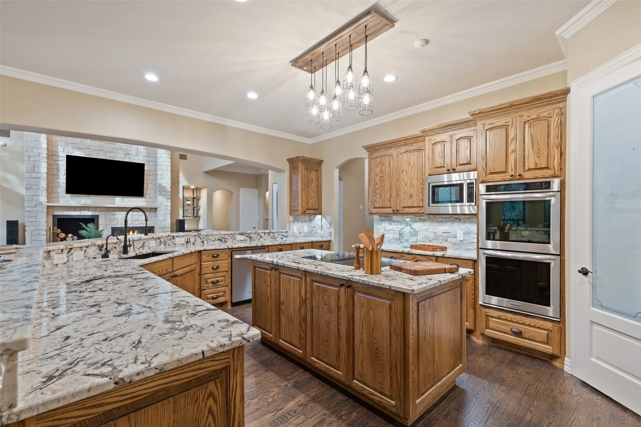 Single Family Residence For Sale in Tarrant County , 3206 Wintergreen Terrace, Grapevine, Texas 76051, 4 Bedroom, 5 Bathroom, 4 Garage spaces, 6,449 Sqft, built in 1997, Preowned, mls#20943073, Real Estate Agent in Grapevine, Homes For Sale in Tarrant county, Homes For Sale in Grapevine, Realtor in Grapevine Texas, Real Estate Brokerage Independent Realty Texas, Luminita Cordes Realtor