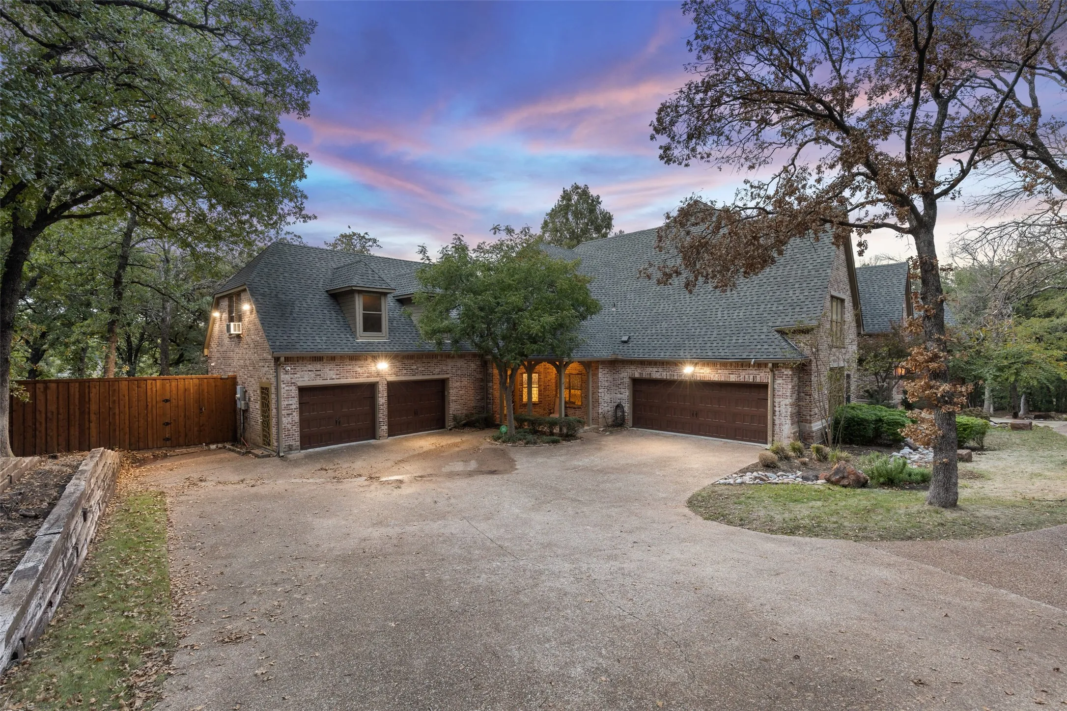 Lots of possibilities on this hard-to-find acreage!