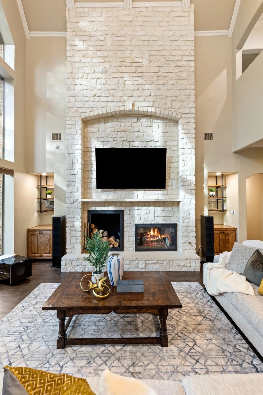 Single Family Residence For Sale in Tarrant County , 3206 Wintergreen Terrace, Grapevine, Texas 76051, 4 Bedroom, 5 Bathroom, 4 Garage spaces, 6,449 Sqft, built in 1997, Preowned, mls#20943073, Real Estate Agent in Grapevine, Homes For Sale in Tarrant county, Homes For Sale in Grapevine, Realtor in Grapevine Texas, Real Estate Brokerage Independent Realty Texas, Luminita Cordes Realtor