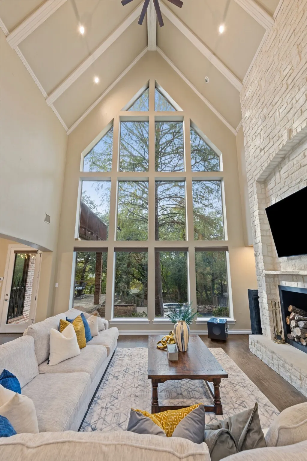 Single Family Residence For Sale in Tarrant County , 3206 Wintergreen Terrace, Grapevine, Texas 76051, 4 Bedroom, 5 Bathroom, 4 Garage spaces, 6,449 Sqft, built in 1997, Preowned, mls#20943073, Real Estate Agent in Grapevine, Homes For Sale in Tarrant county, Homes For Sale in Grapevine, Realtor in Grapevine Texas, Real Estate Brokerage Independent Realty Texas, Luminita Cordes Realtor
