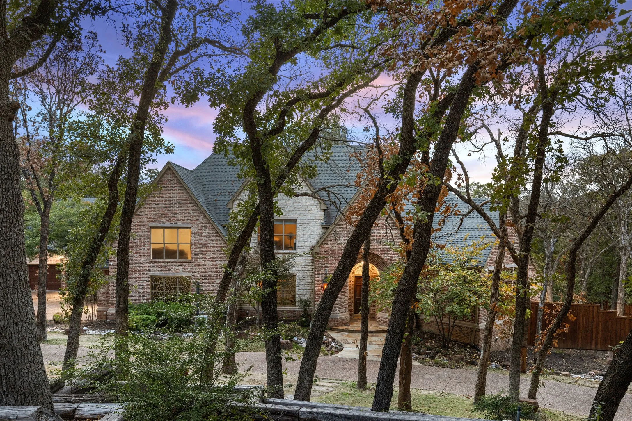 Single Family Residence For Sale in Tarrant County , 3206 Wintergreen Terrace, Grapevine, Texas 76051, 4 Bedroom, 5 Bathroom, 4 Garage spaces, 6,449 Sqft, built in 1997, Preowned, mls#20943073, Real Estate Agent in Grapevine, Homes For Sale in Tarrant county, Homes For Sale in Grapevine, Realtor in Grapevine Texas, Real Estate Brokerage Independent Realty Texas, Luminita Cordes Realtor