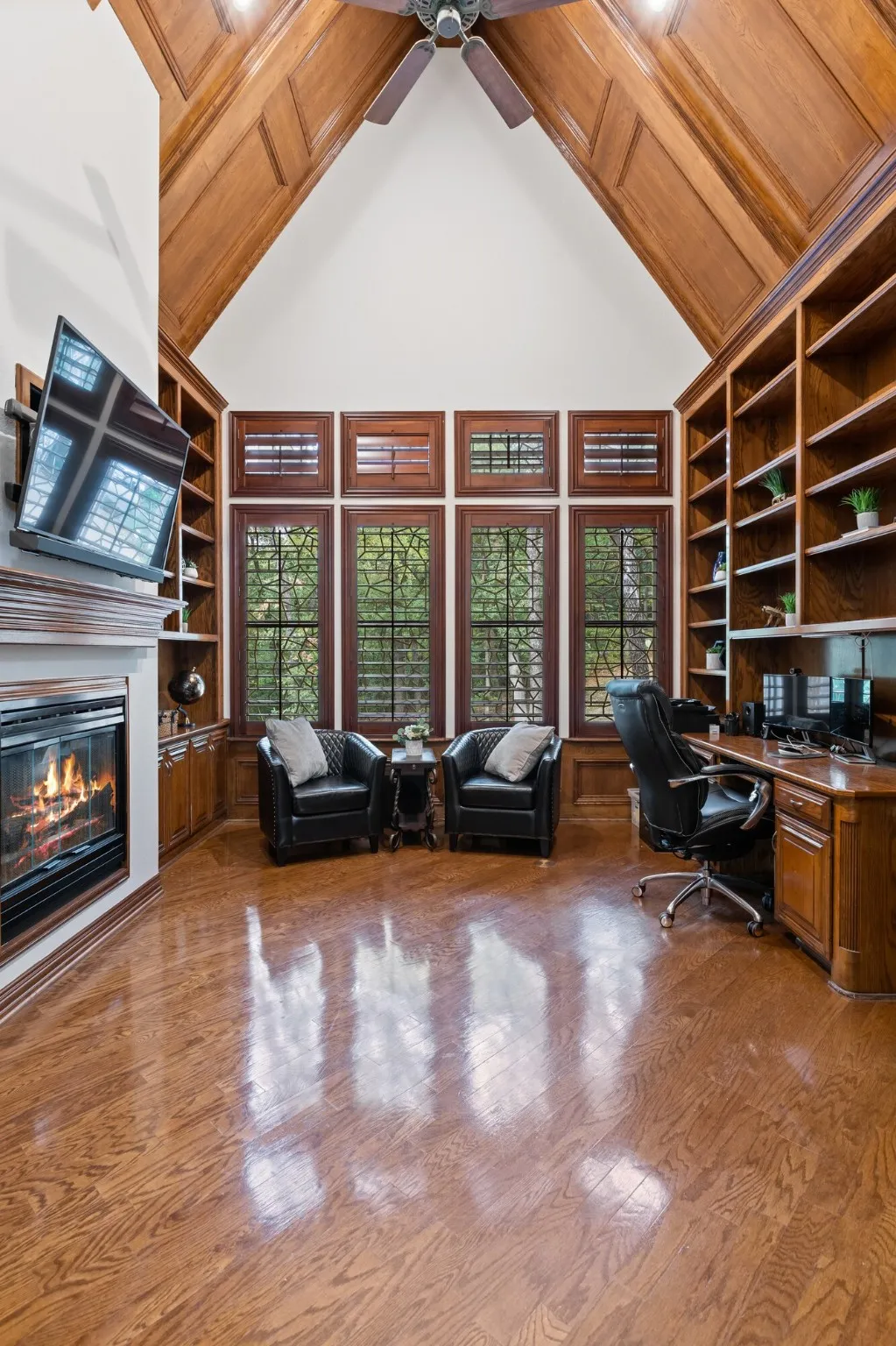 Single Family Residence For Sale in Tarrant County , 3206 Wintergreen Terrace, Grapevine, Texas 76051, 4 Bedroom, 5 Bathroom, 4 Garage spaces, 6,449 Sqft, built in 1997, Preowned, mls#20943073, Real Estate Agent in Grapevine, Homes For Sale in Tarrant county, Homes For Sale in Grapevine, Realtor in Grapevine Texas, Real Estate Brokerage Independent Realty Texas, Luminita Cordes Realtor