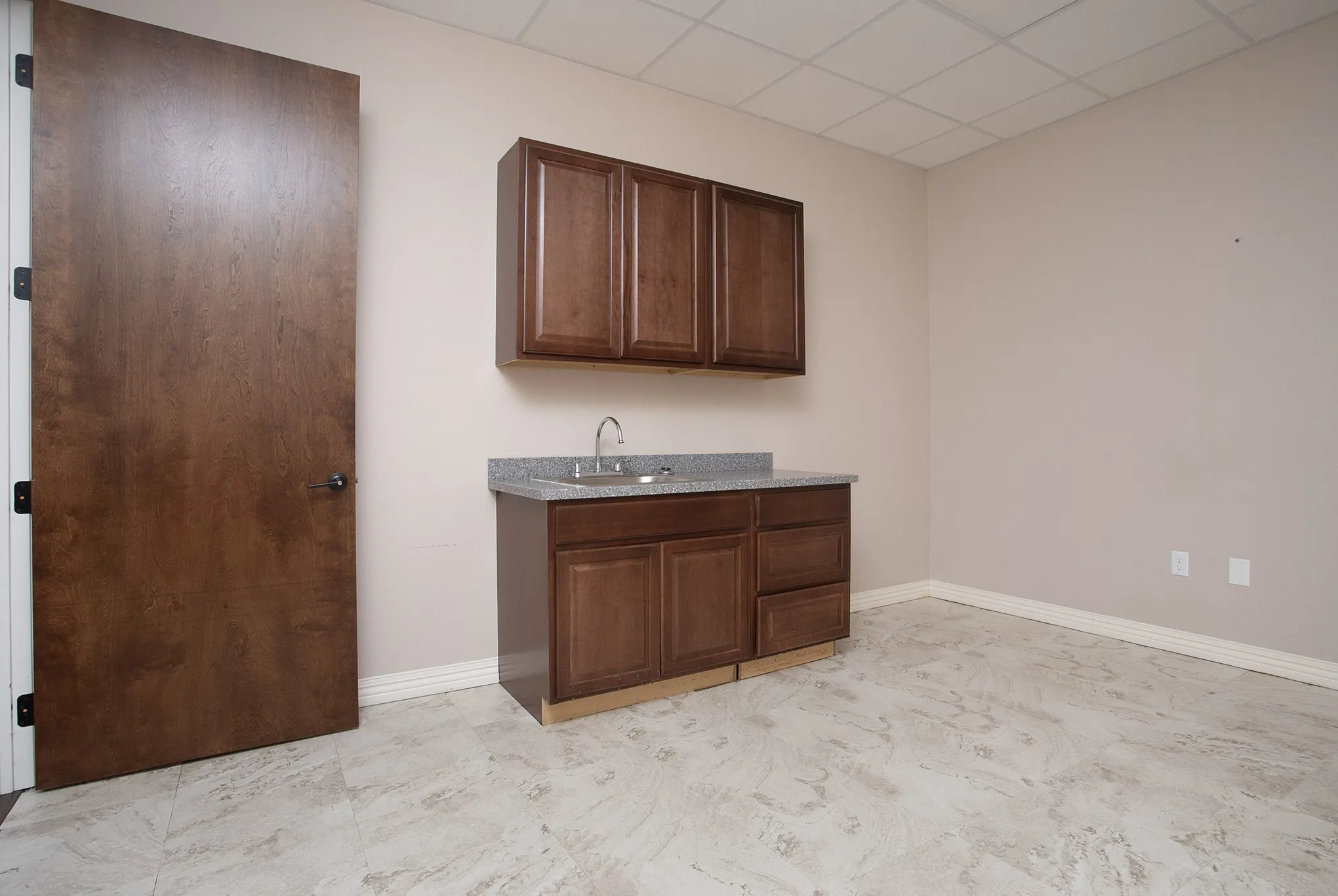 Office For Rent in Smith County , 2311 Dueling Oaks Drive 20, Tyler, Texas 75703, 0, 0, Garage spaces, 0 Sqft, built in 2017, Preowned, Price $2,331, mls#20943670, Real Estate Agent in Tyler, Homes For Rent in Smith county, Homes For Rent in Tyler, Realtor in Tyler Texas, Real Estate Brokerage Independent Realty Texas, Luminita Cordes Realtor