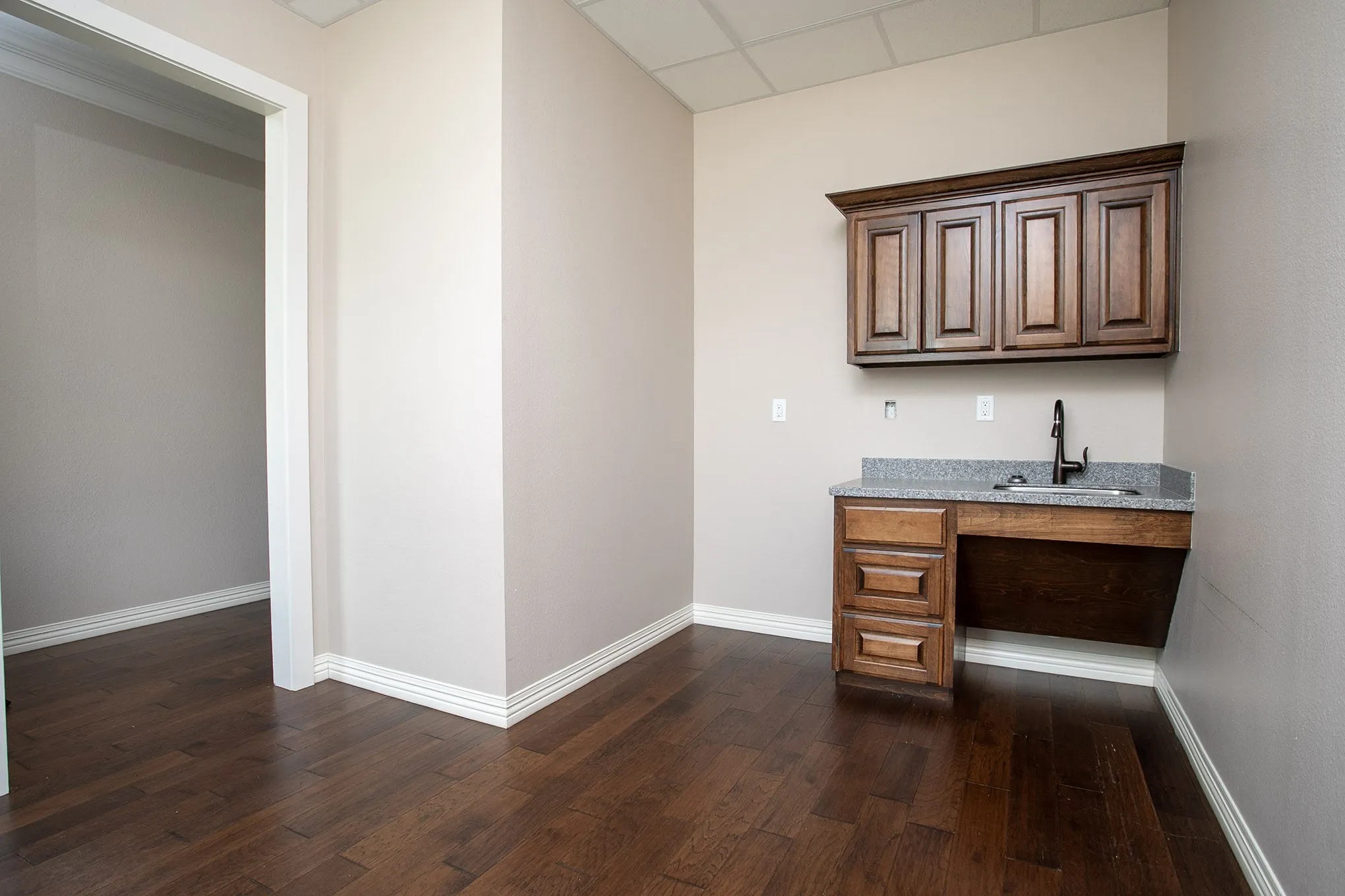 Office For Rent in Smith County , 2311 Dueling Oaks Drive 20, Tyler, Texas 75703, 0, 0, Garage spaces, 0 Sqft, built in 2017, Preowned, Price $2,331, mls#20943670, Real Estate Agent in Tyler, Homes For Rent in Smith county, Homes For Rent in Tyler, Realtor in Tyler Texas, Real Estate Brokerage Independent Realty Texas, Luminita Cordes Realtor