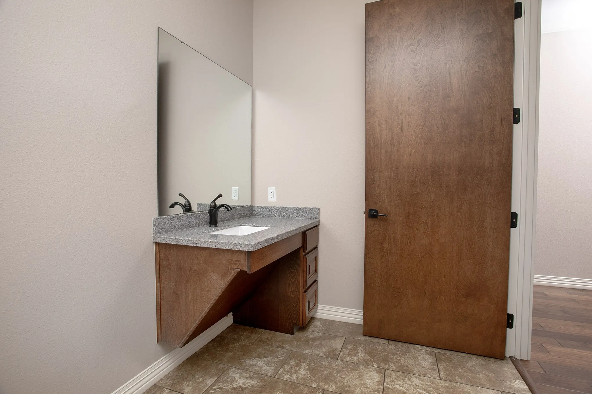 Office For Rent in Smith County , 2311 Dueling Oaks Drive 20, Tyler, Texas 75703, 0, 0, Garage spaces, 0 Sqft, built in 2017, Preowned, Price $2,331, mls#20943670, Real Estate Agent in Tyler, Homes For Rent in Smith county, Homes For Rent in Tyler, Realtor in Tyler Texas, Real Estate Brokerage Independent Realty Texas, Luminita Cordes Realtor