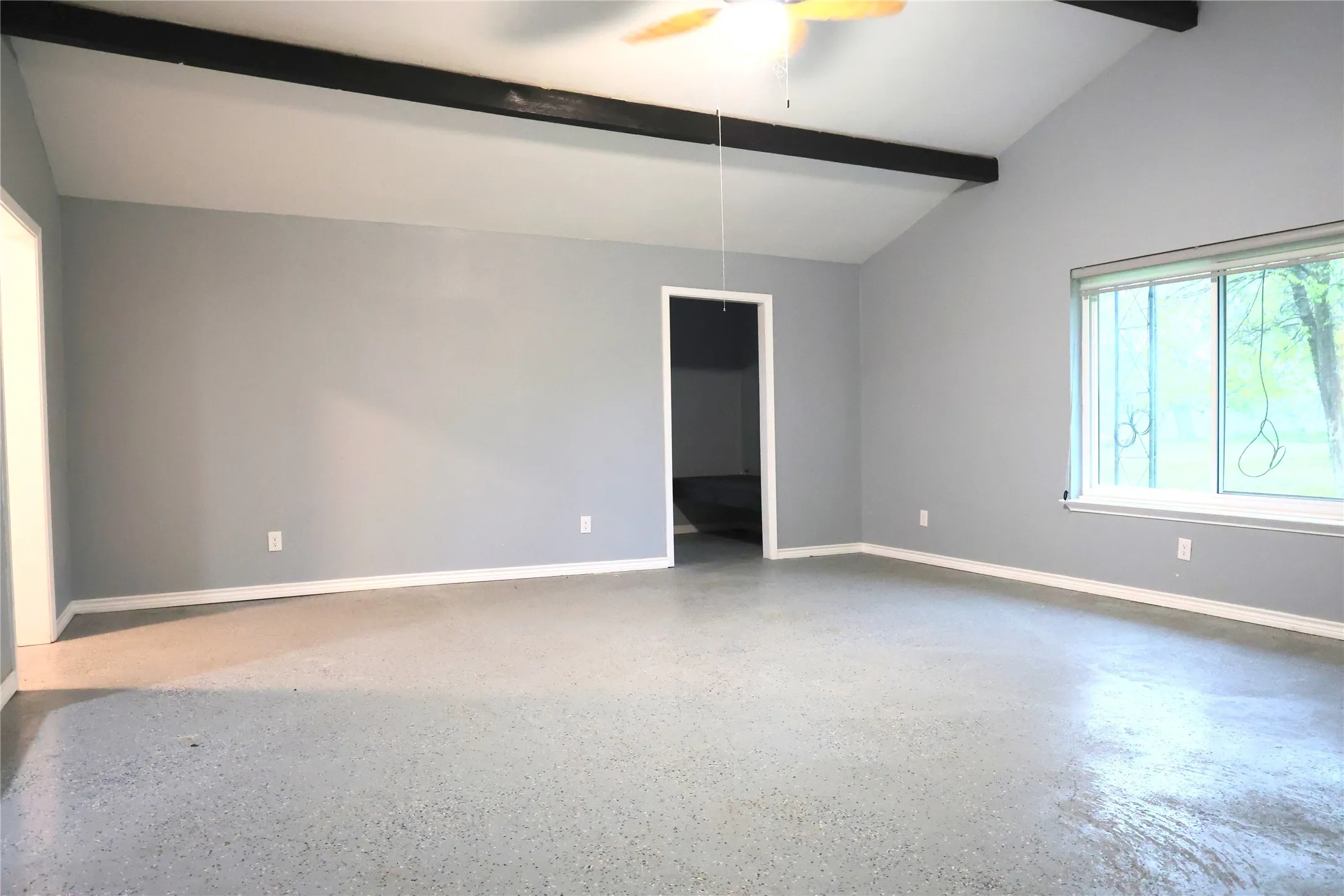 Single Family Residence For Sale in Fannin County , 494 Lannius Road, Dodd City, Texas 75438, 3 Bedroom, 2 Bathroom, 1 Garage spaces, 1,960 Sqft, built in 1958, mls#20940100, Real Estate Agent in Dodd City, Homes For Sale in Fannin county, Homes For Sale in Dodd City, Realtor in Dodd City Texas, Real Estate Brokerage Independent Realty Texas, Luminita Cordes Realtor