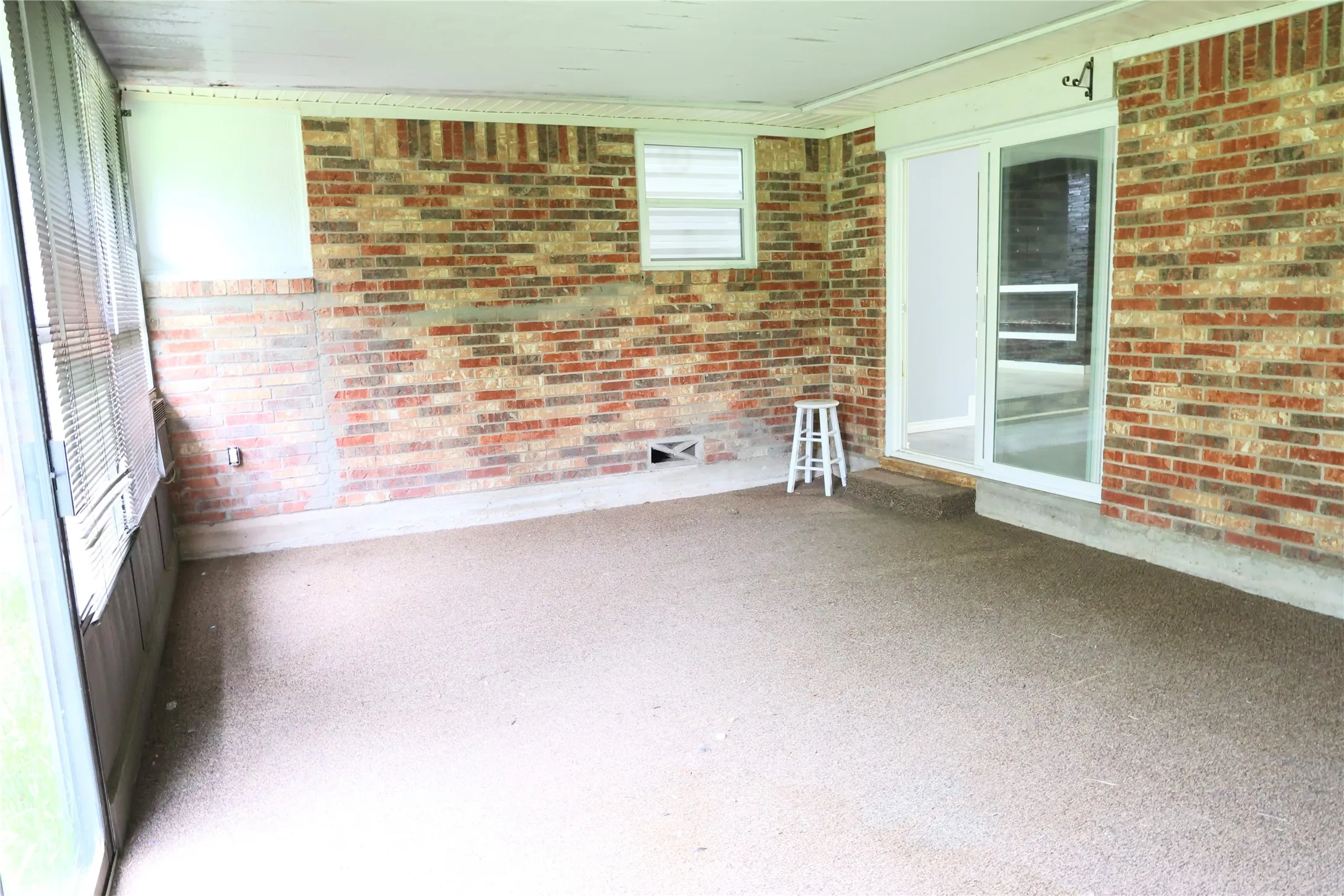 Single Family Residence For Sale in Fannin County , 494 Lannius Road, Dodd City, Texas 75438, 3 Bedroom, 2 Bathroom, 1 Garage spaces, 1,960 Sqft, built in 1958, mls#20940100, Real Estate Agent in Dodd City, Homes For Sale in Fannin county, Homes For Sale in Dodd City, Realtor in Dodd City Texas, Real Estate Brokerage Independent Realty Texas, Luminita Cordes Realtor