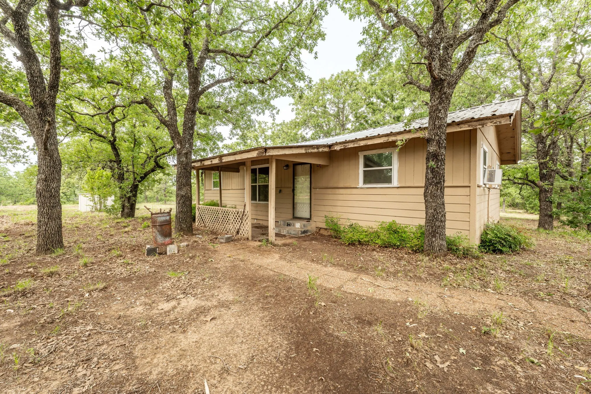 Farm For Sale in Comanche County , 2850 County Road 434, Dublin, Texas 76446, 2 Bedroom, 2 Bathroom, Garage spaces, 1,008 Sqft, built in 1970, mls#20944281, Real Estate Agent in Dublin, Homes For Sale in Comanche county, Homes For Sale in Dublin, Realtor in Dublin Texas, Real Estate Brokerage Independent Realty Texas, Luminita Cordes Realtor