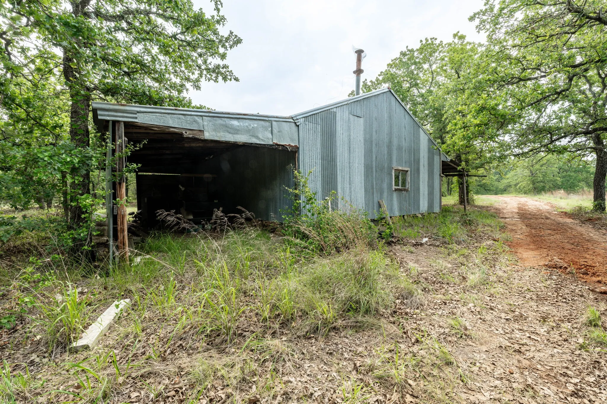 Farm For Sale in Comanche County , 2850 County Road 434, Dublin, Texas 76446, 2 Bedroom, 2 Bathroom, Garage spaces, 1,008 Sqft, built in 1970, mls#20944281, Real Estate Agent in Dublin, Homes For Sale in Comanche county, Homes For Sale in Dublin, Realtor in Dublin Texas, Real Estate Brokerage Independent Realty Texas, Luminita Cordes Realtor