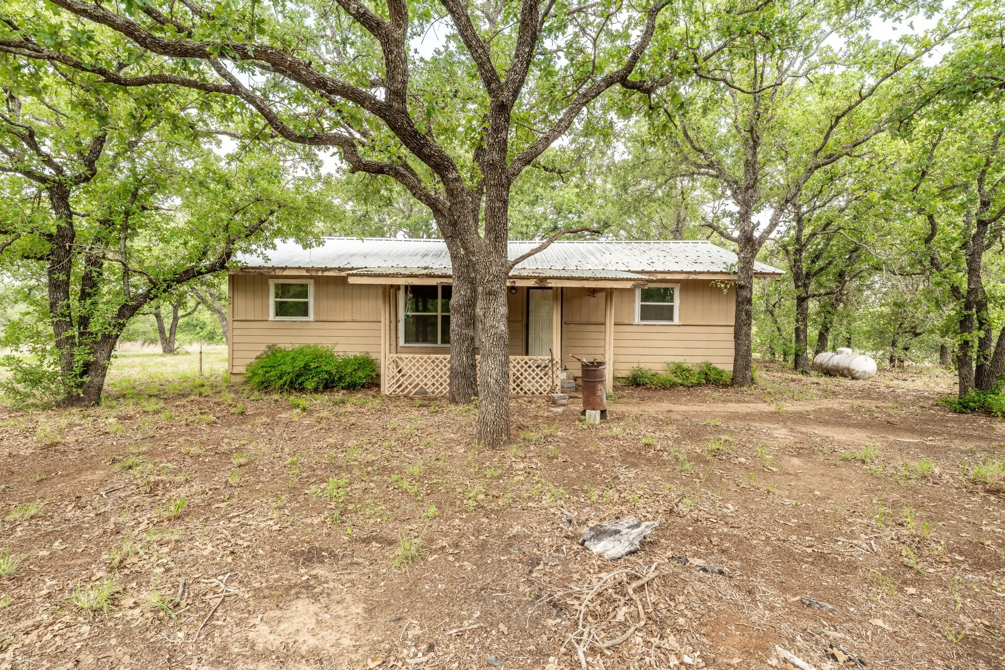 Farm For Sale in Comanche County , 2850 County Road 434, Dublin, Texas 76446, 2 Bedroom, 2 Bathroom, Garage spaces, 1,008 Sqft, built in 1970, mls#20944281, Real Estate Agent in Dublin, Homes For Sale in Comanche county, Homes For Sale in Dublin, Realtor in Dublin Texas, Real Estate Brokerage Independent Realty Texas, Luminita Cordes Realtor