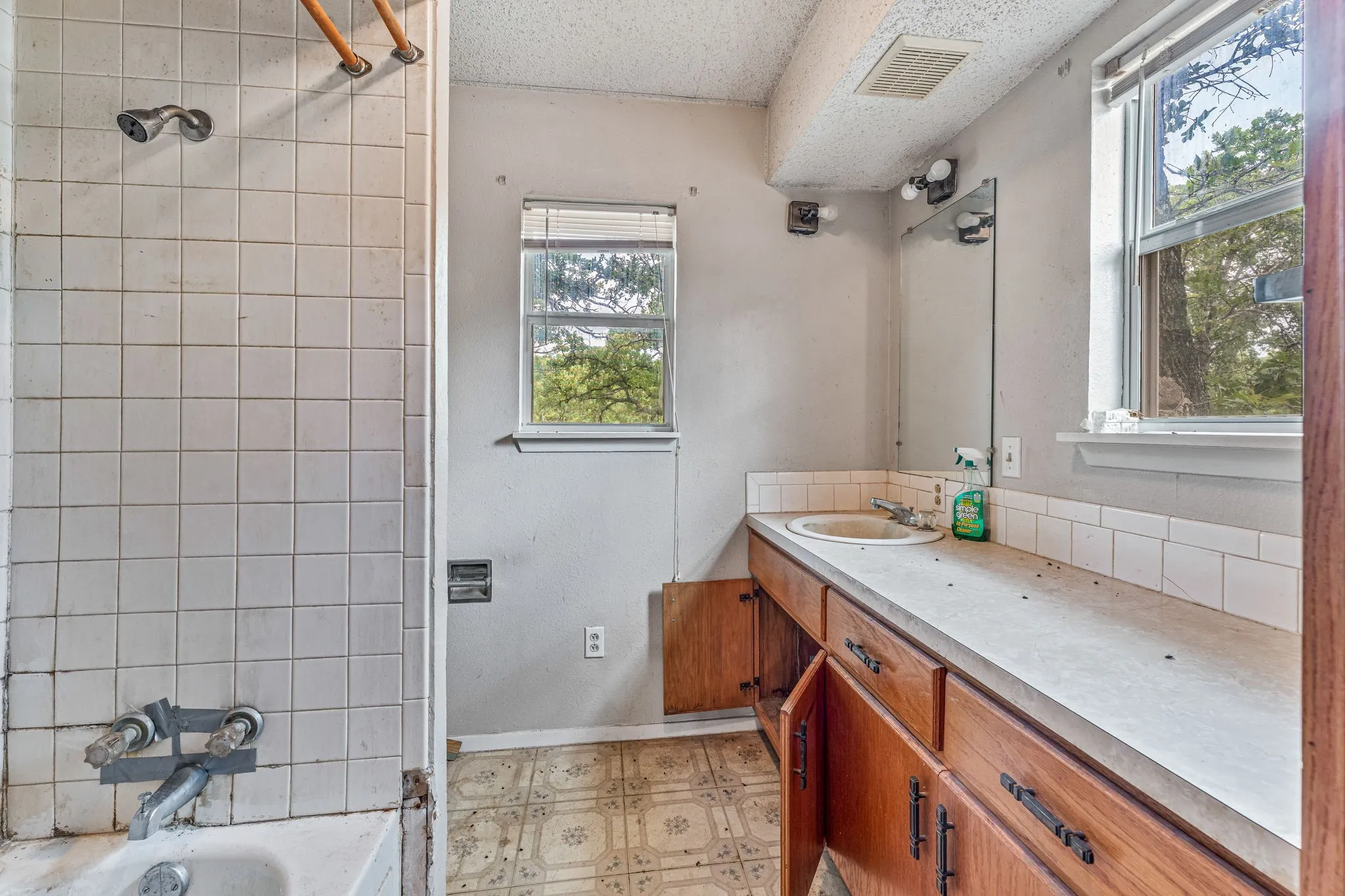 Farm For Sale in Comanche County , 2850 County Road 434, Dublin, Texas 76446, 2 Bedroom, 2 Bathroom, Garage spaces, 1,008 Sqft, built in 1970, mls#20944281, Real Estate Agent in Dublin, Homes For Sale in Comanche county, Homes For Sale in Dublin, Realtor in Dublin Texas, Real Estate Brokerage Independent Realty Texas, Luminita Cordes Realtor