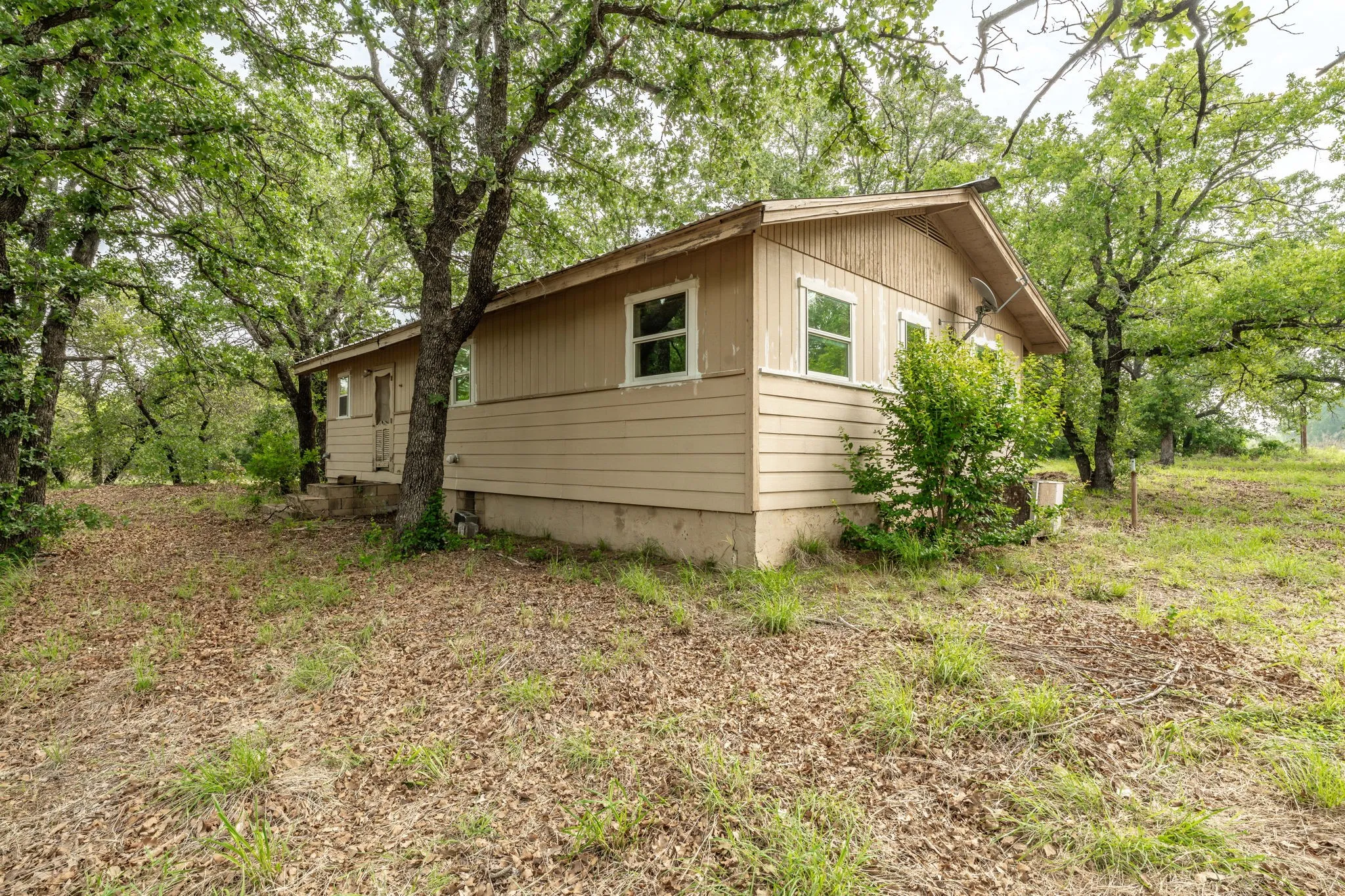 Farm For Sale in Comanche County , 2850 County Road 434, Dublin, Texas 76446, 2 Bedroom, 2 Bathroom, Garage spaces, 1,008 Sqft, built in 1970, mls#20944281, Real Estate Agent in Dublin, Homes For Sale in Comanche county, Homes For Sale in Dublin, Realtor in Dublin Texas, Real Estate Brokerage Independent Realty Texas, Luminita Cordes Realtor