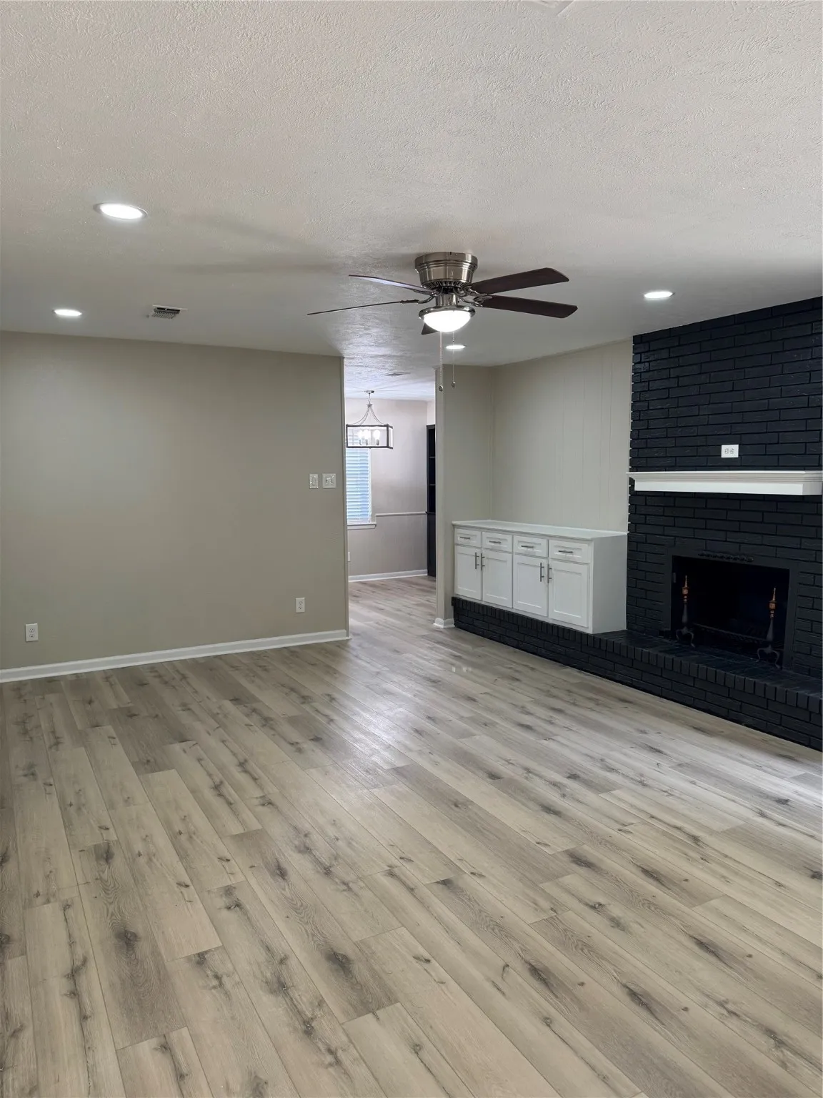 Single Family Residence For Sale in Grayson County , 711 S Farmington Road, Howe, Texas 75459, 3 Bedrooms, 3 Bathrooms, 2 Garage spaces, 1,969 Sqft, built in 1971, Proposed, Price $275,000, mls#20944407, Real Estate Agent in Howe, Homes For Sale in Grayson county, Homes For Sale in Howe, Realtor in Howe Texas, Real Estate Brokerage Independent Realty Texas, Luminita Cordes Realtor