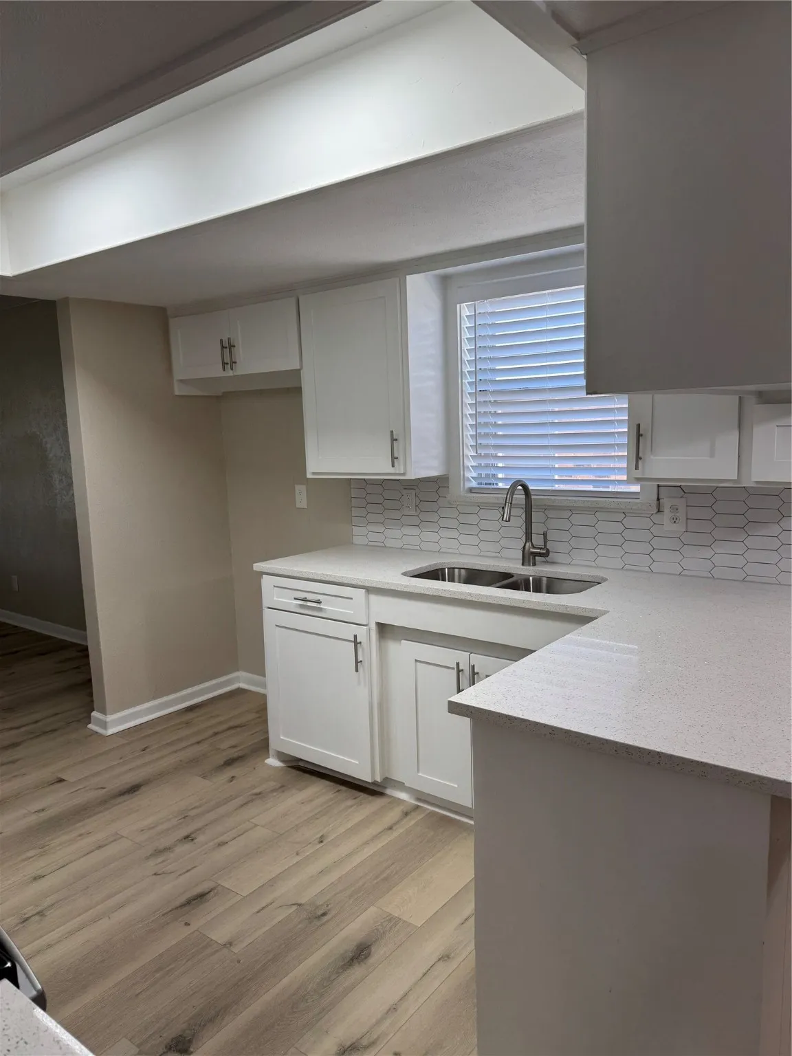 Single Family Residence For Sale in Grayson County , 711 S Farmington Road, Howe, Texas 75459, 3 Bedrooms, 3 Bathrooms, 2 Garage spaces, 1,969 Sqft, built in 1971, Proposed, Price $275,000, mls#20944407, Real Estate Agent in Howe, Homes For Sale in Grayson county, Homes For Sale in Howe, Realtor in Howe Texas, Real Estate Brokerage Independent Realty Texas, Luminita Cordes Realtor
