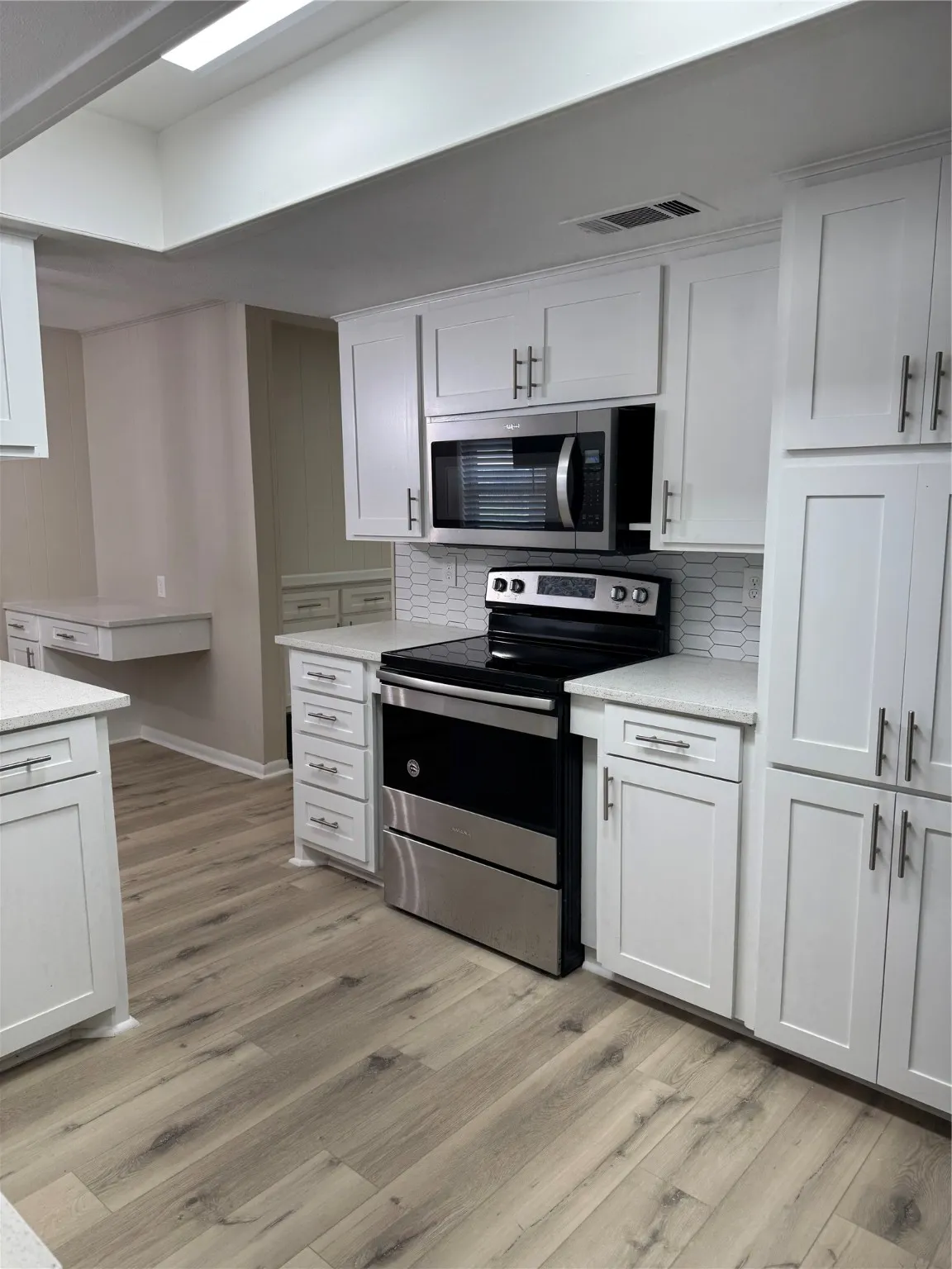 Single Family Residence For Sale in Grayson County , 711 S Farmington Road, Howe, Texas 75459, 3 Bedrooms, 3 Bathrooms, 2 Garage spaces, 1,969 Sqft, built in 1971, Proposed, Price $275,000, mls#20944407, Real Estate Agent in Howe, Homes For Sale in Grayson county, Homes For Sale in Howe, Realtor in Howe Texas, Real Estate Brokerage Independent Realty Texas, Luminita Cordes Realtor