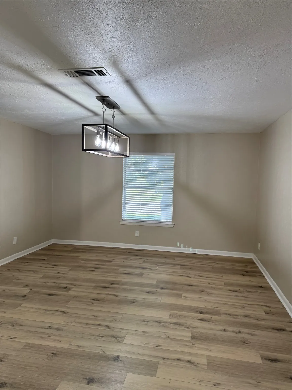Single Family Residence For Sale in Grayson County , 711 S Farmington Road, Howe, Texas 75459, 3 Bedrooms, 3 Bathrooms, 2 Garage spaces, 1,969 Sqft, built in 1971, Proposed, Price $275,000, mls#20944407, Real Estate Agent in Howe, Homes For Sale in Grayson county, Homes For Sale in Howe, Realtor in Howe Texas, Real Estate Brokerage Independent Realty Texas, Luminita Cordes Realtor