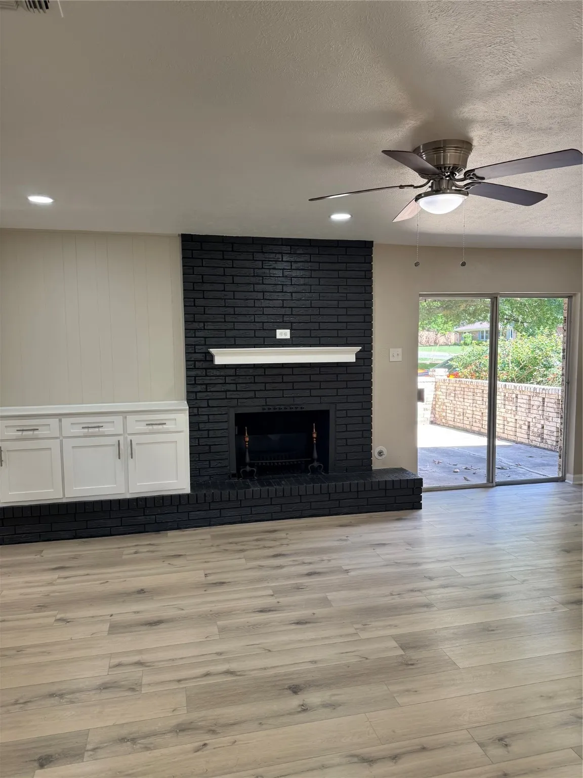 Single Family Residence For Sale in Grayson County , 711 S Farmington Road, Howe, Texas 75459, 3 Bedrooms, 3 Bathrooms, 2 Garage spaces, 1,969 Sqft, built in 1971, Proposed, Price $275,000, mls#20944407, Real Estate Agent in Howe, Homes For Sale in Grayson county, Homes For Sale in Howe, Realtor in Howe Texas, Real Estate Brokerage Independent Realty Texas, Luminita Cordes Realtor