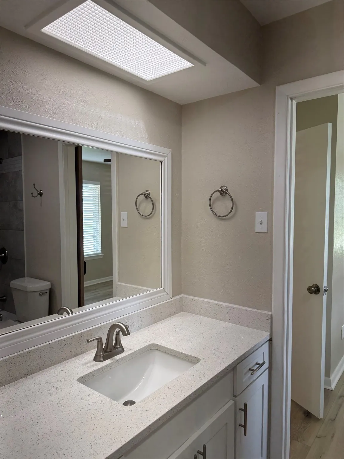 Single Family Residence For Sale in Grayson County , 711 S Farmington Road, Howe, Texas 75459, 3 Bedrooms, 3 Bathrooms, 2 Garage spaces, 1,969 Sqft, built in 1971, Proposed, Price $275,000, mls#20944407, Real Estate Agent in Howe, Homes For Sale in Grayson county, Homes For Sale in Howe, Realtor in Howe Texas, Real Estate Brokerage Independent Realty Texas, Luminita Cordes Realtor
