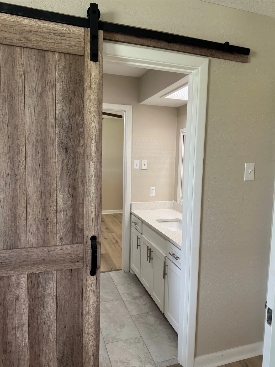 Single Family Residence For Sale in Grayson County , 711 S Farmington Road, Howe, Texas 75459, 3 Bedrooms, 3 Bathrooms, 2 Garage spaces, 1,969 Sqft, built in 1971, Proposed, Price $275,000, mls#20944407, Real Estate Agent in Howe, Homes For Sale in Grayson county, Homes For Sale in Howe, Realtor in Howe Texas, Real Estate Brokerage Independent Realty Texas, Luminita Cordes Realtor