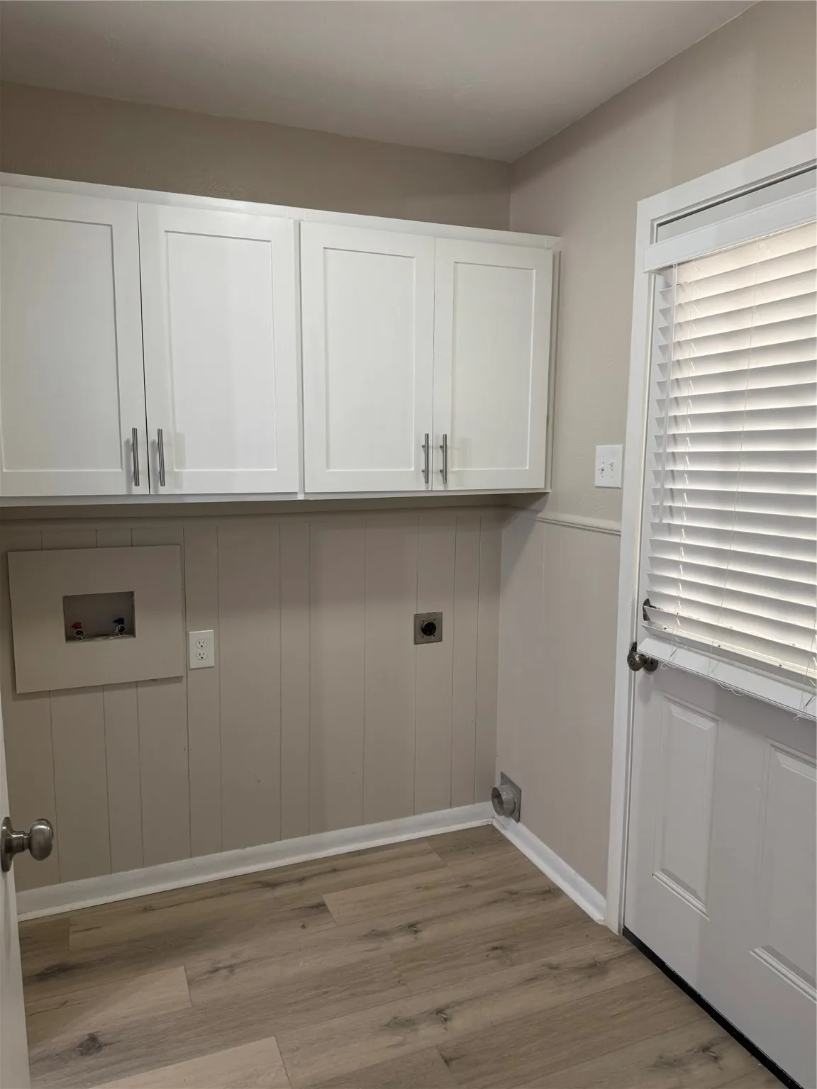 Single Family Residence For Sale in Grayson County , 711 S Farmington Road, Howe, Texas 75459, 3 Bedrooms, 3 Bathrooms, 2 Garage spaces, 1,969 Sqft, built in 1971, Proposed, Price $275,000, mls#20944407, Real Estate Agent in Howe, Homes For Sale in Grayson county, Homes For Sale in Howe, Realtor in Howe Texas, Real Estate Brokerage Independent Realty Texas, Luminita Cordes Realtor