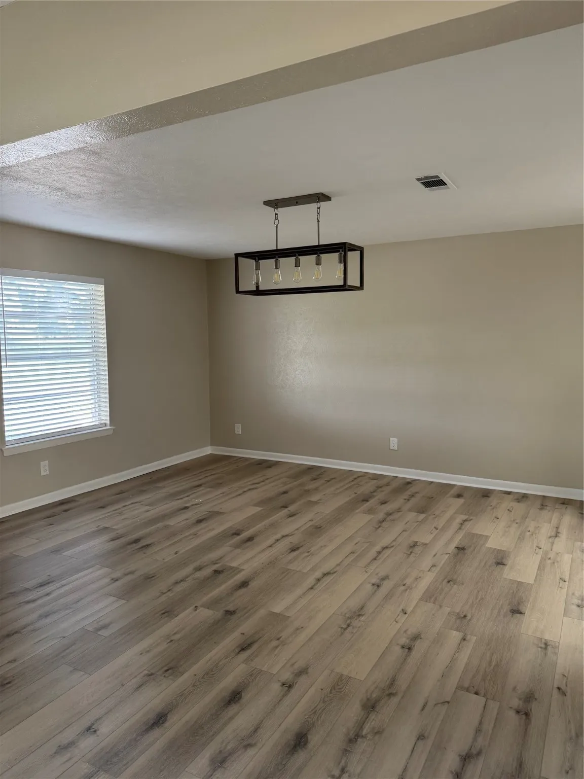 Single Family Residence For Sale in Grayson County , 711 S Farmington Road, Howe, Texas 75459, 3 Bedrooms, 3 Bathrooms, 2 Garage spaces, 1,969 Sqft, built in 1971, Proposed, Price $275,000, mls#20944407, Real Estate Agent in Howe, Homes For Sale in Grayson county, Homes For Sale in Howe, Realtor in Howe Texas, Real Estate Brokerage Independent Realty Texas, Luminita Cordes Realtor