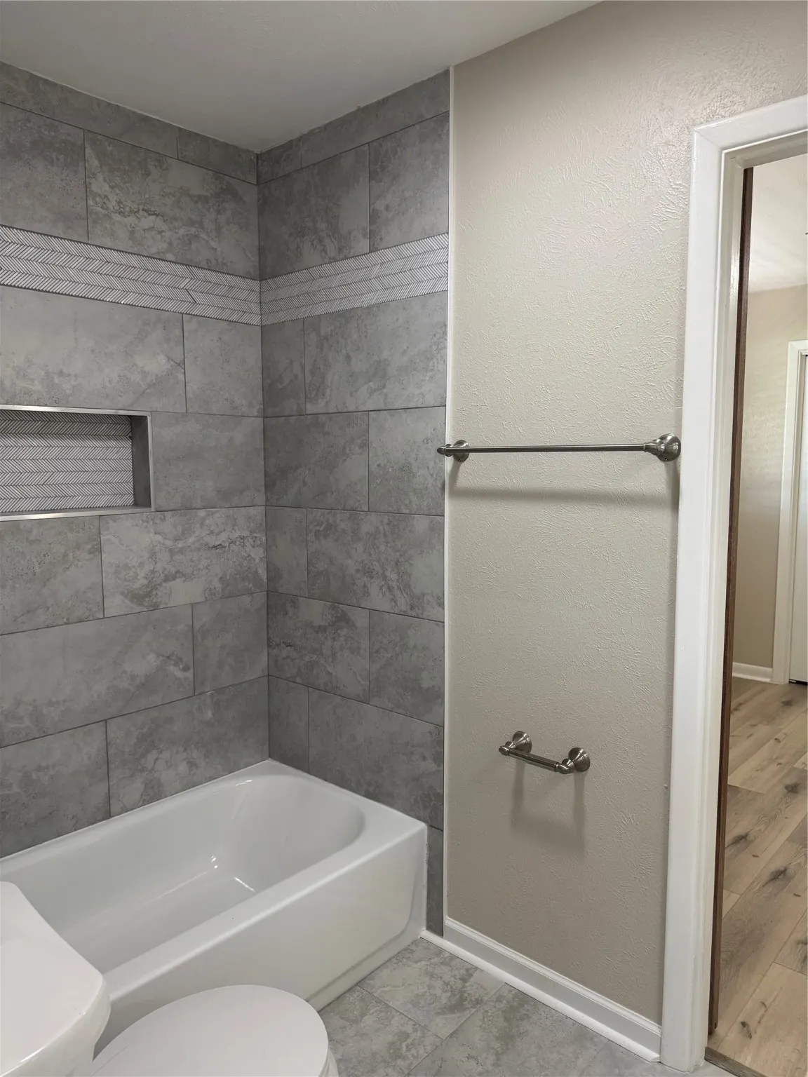 Single Family Residence For Sale in Grayson County , 711 S Farmington Road, Howe, Texas 75459, 3 Bedrooms, 3 Bathrooms, 2 Garage spaces, 1,969 Sqft, built in 1971, Proposed, Price $275,000, mls#20944407, Real Estate Agent in Howe, Homes For Sale in Grayson county, Homes For Sale in Howe, Realtor in Howe Texas, Real Estate Brokerage Independent Realty Texas, Luminita Cordes Realtor