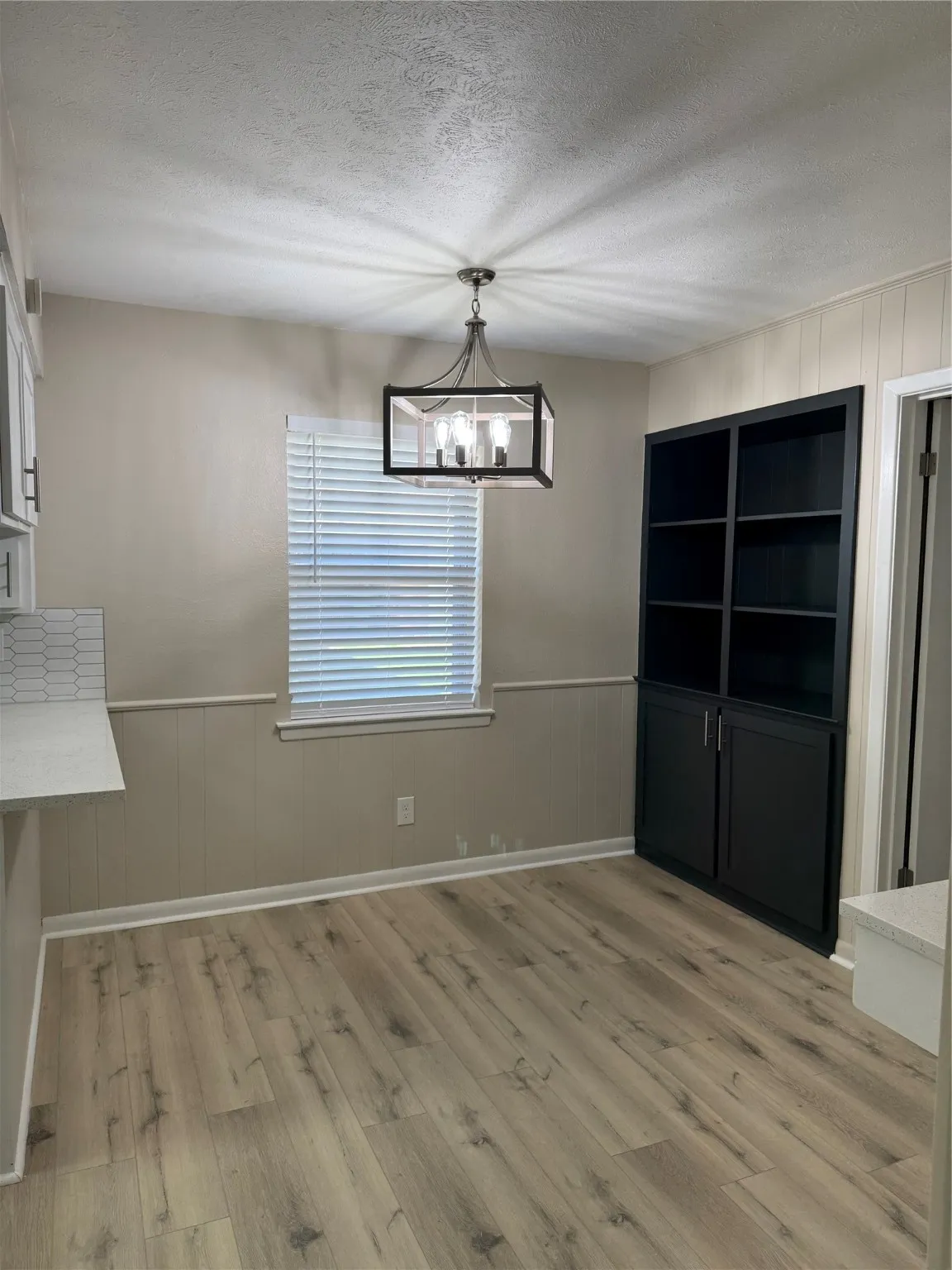 Single Family Residence For Sale in Grayson County , 711 S Farmington Road, Howe, Texas 75459, 3 Bedrooms, 3 Bathrooms, 2 Garage spaces, 1,969 Sqft, built in 1971, Proposed, Price $275,000, mls#20944407, Real Estate Agent in Howe, Homes For Sale in Grayson county, Homes For Sale in Howe, Realtor in Howe Texas, Real Estate Brokerage Independent Realty Texas, Luminita Cordes Realtor