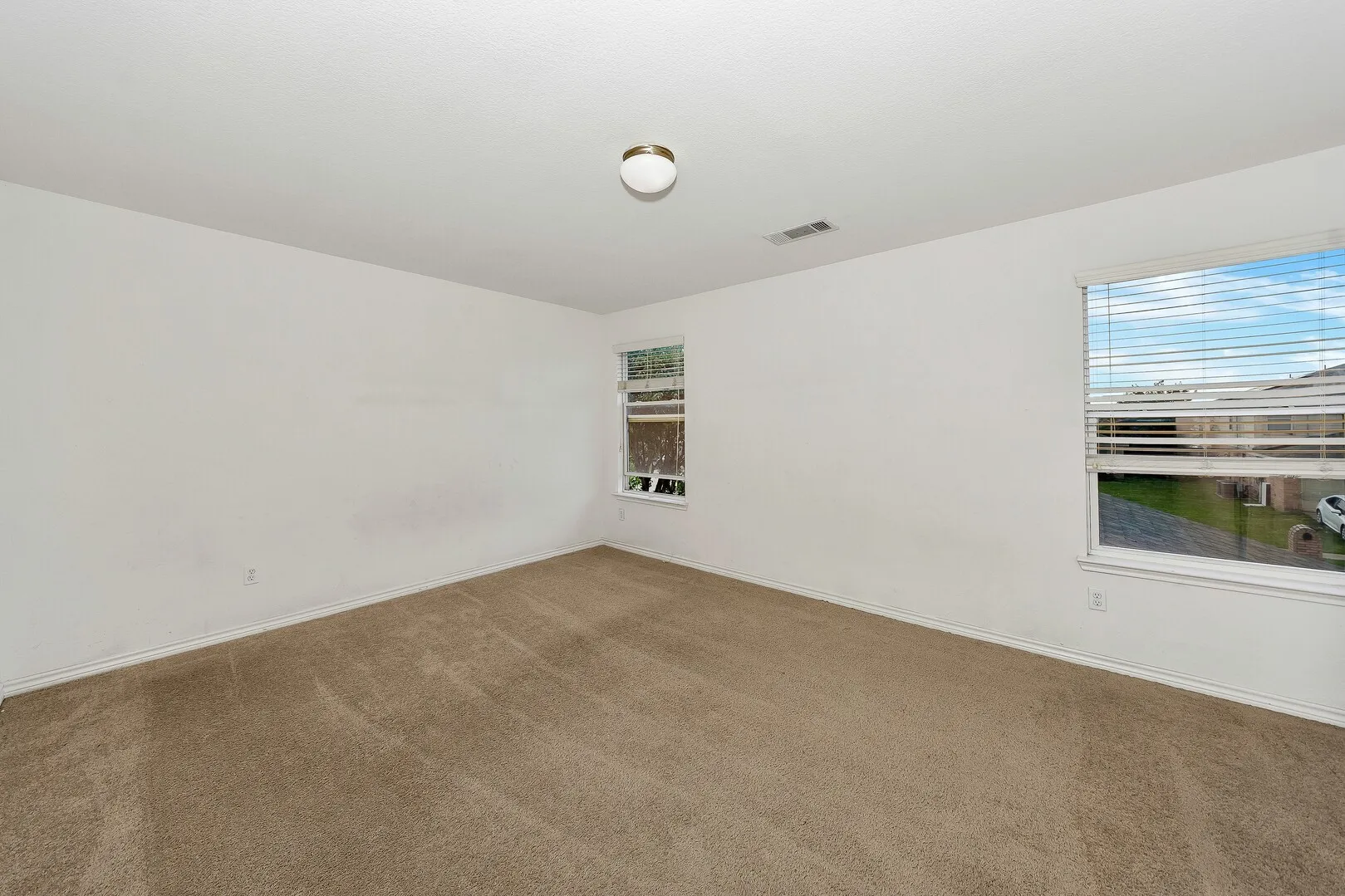 Unfurnished room with carpet floors and baseboards