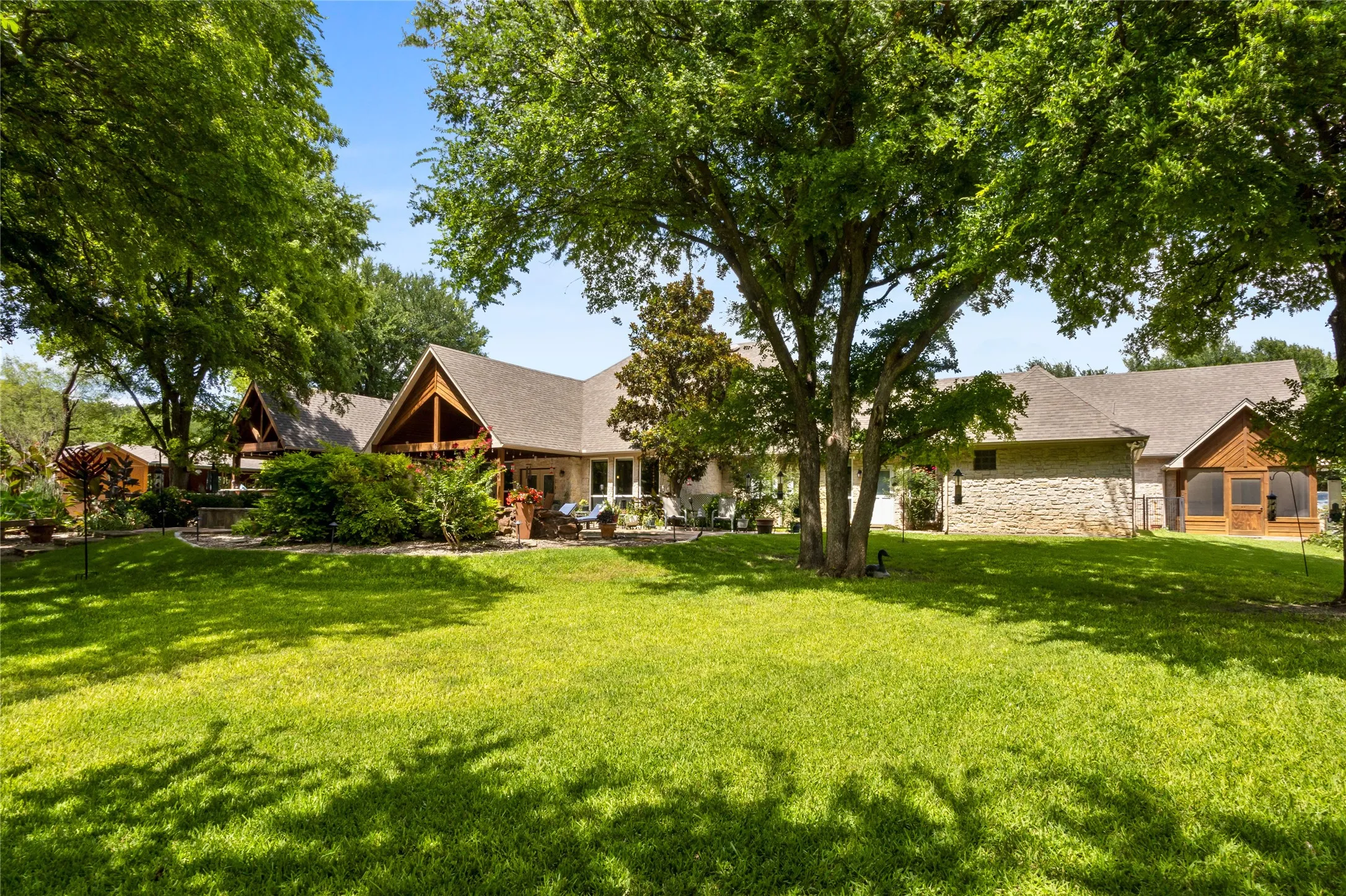 Single Family Residence For Sale in Parker County , 110 Bent Creek Ranch Court, Fort Worth, Texas 76126, 5 Bedroom, 5 Bathroom, 3 Garage spaces, 4,965 Sqft, built in 2002, mls#20940132, Real Estate Agent in Fort Worth, Homes For Sale in Parker county, Homes For Sale in Fort Worth, Realtor in Fort Worth Texas, Real Estate Brokerage Independent Realty Texas, Luminita Cordes Realtor