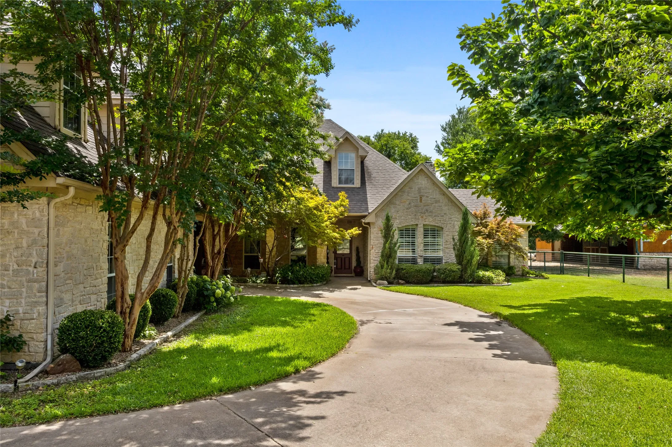 Single Family Residence For Sale in Parker County , 110 Bent Creek Ranch Court, Fort Worth, Texas 76126, 5 Bedroom, 5 Bathroom, 3 Garage spaces, 4,965 Sqft, built in 2002, mls#20940132, Real Estate Agent in Fort Worth, Homes For Sale in Parker county, Homes For Sale in Fort Worth, Realtor in Fort Worth Texas, Real Estate Brokerage Independent Realty Texas, Luminita Cordes Realtor