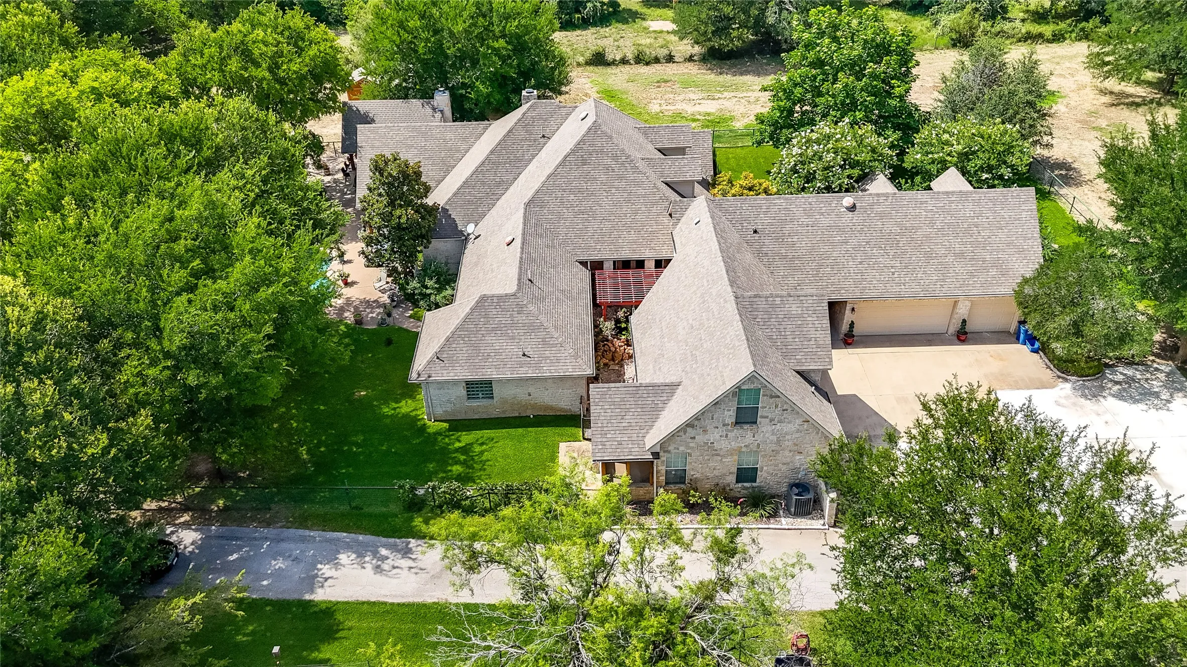 Single Family Residence For Sale in Parker County , 110 Bent Creek Ranch Court, Fort Worth, Texas 76126, 5 Bedroom, 5 Bathroom, 3 Garage spaces, 4,965 Sqft, built in 2002, mls#20940132, Real Estate Agent in Fort Worth, Homes For Sale in Parker county, Homes For Sale in Fort Worth, Realtor in Fort Worth Texas, Real Estate Brokerage Independent Realty Texas, Luminita Cordes Realtor