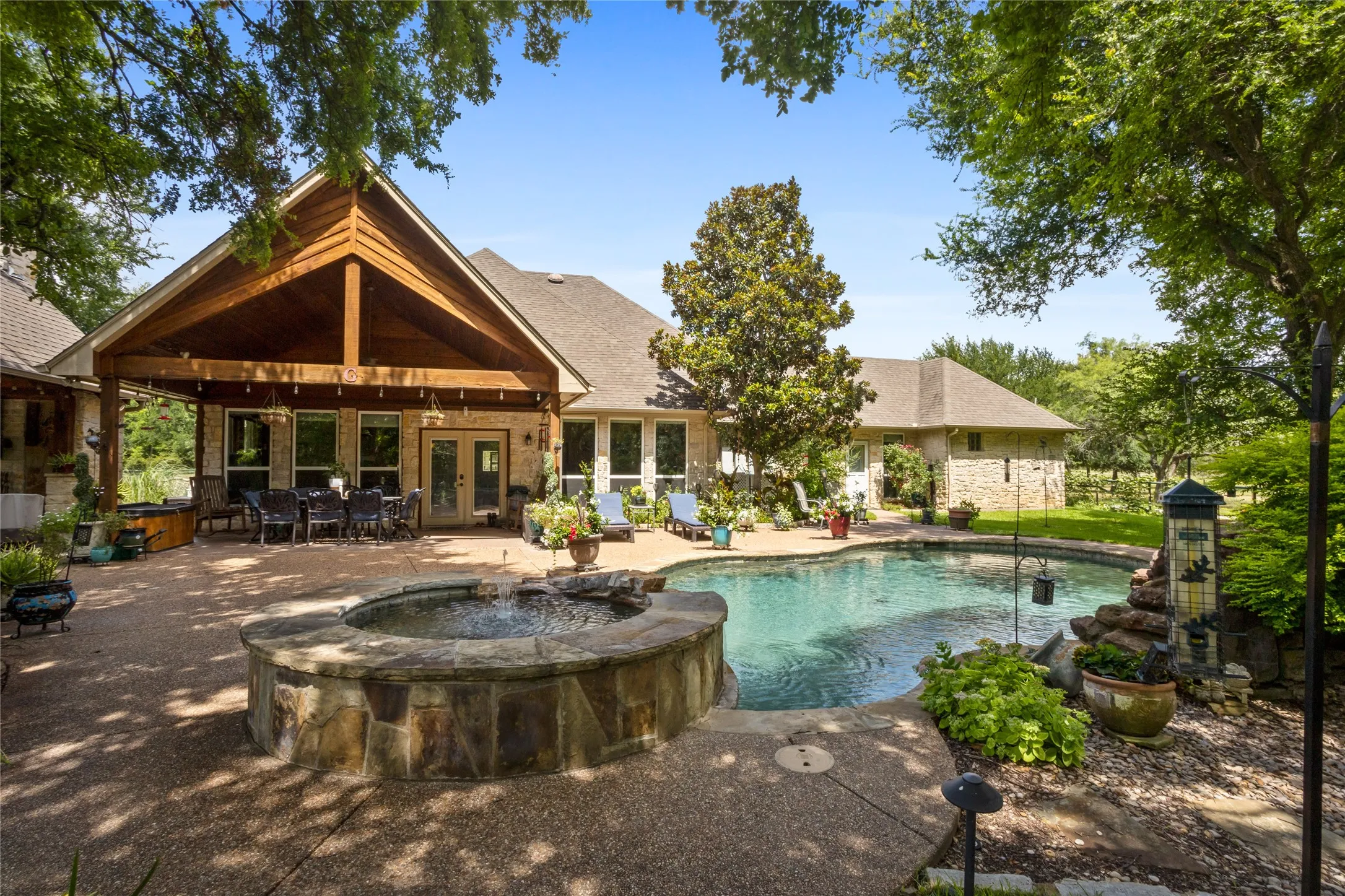 Single Family Residence For Sale in Parker County , 110 Bent Creek Ranch Court, Fort Worth, Texas 76126, 5 Bedroom, 5 Bathroom, 3 Garage spaces, 4,965 Sqft, built in 2002, mls#20940132, Real Estate Agent in Fort Worth, Homes For Sale in Parker county, Homes For Sale in Fort Worth, Realtor in Fort Worth Texas, Real Estate Brokerage Independent Realty Texas, Luminita Cordes Realtor
