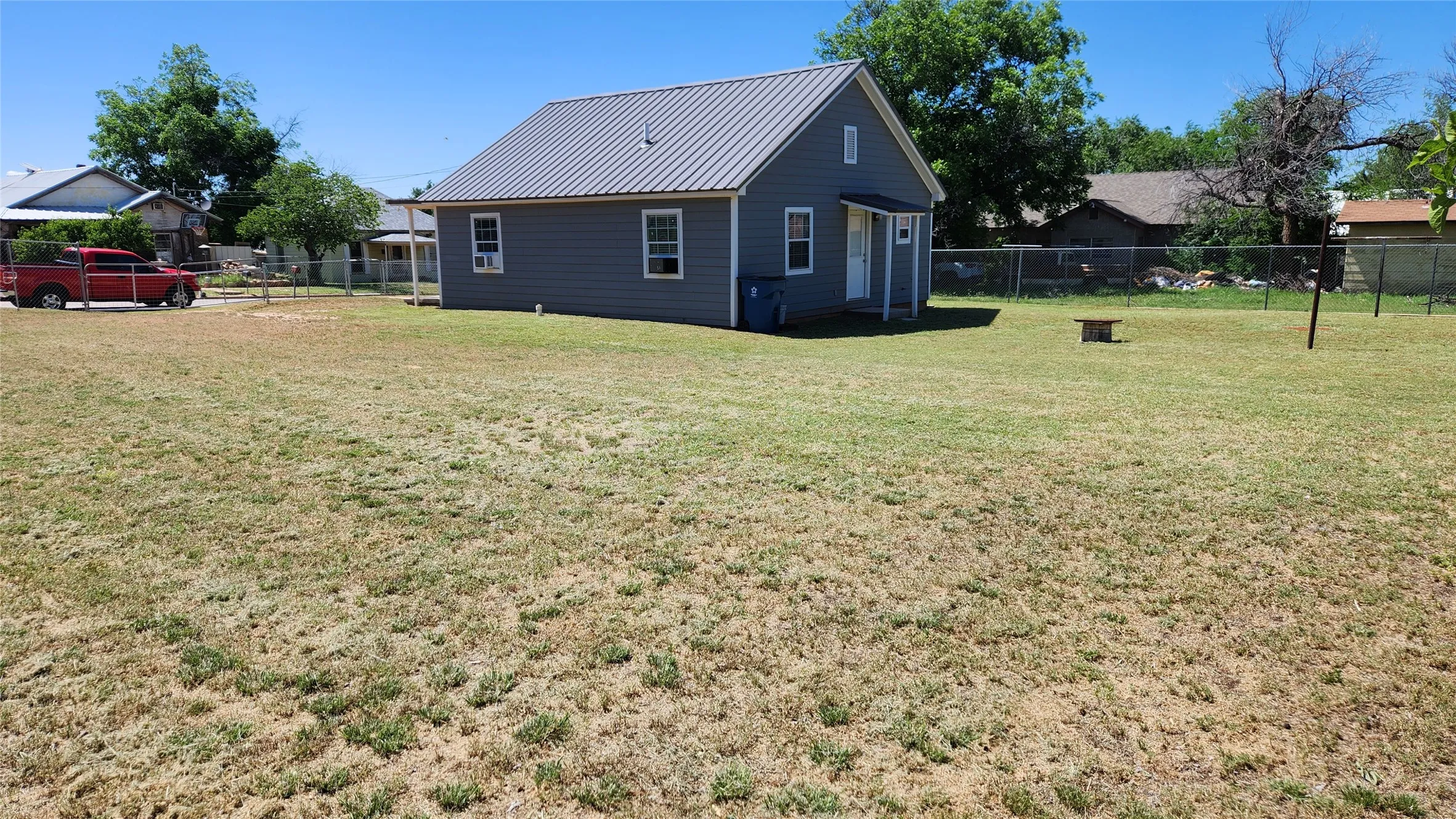 Single Family Residence For Sale in Nolan County , 809 Bowie Street, Sweetwater, Texas 79556, 2 Bedroom, 1 Bathroom, Garage spaces, 896 Sqft, built in 0, Preowned, mls#20944303, Real Estate Agent in Sweetwater, Homes For Sale in Nolan county, Homes For Sale in Sweetwater, Realtor in Sweetwater Texas, Real Estate Brokerage Independent Realty Texas, Luminita Cordes Realtor