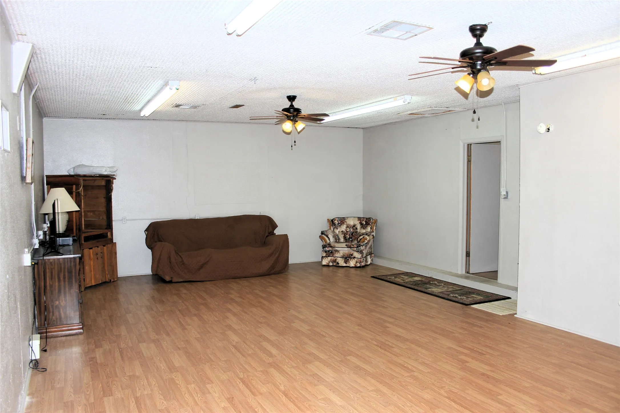 Business For Sale in San Saba County , 101 E Wallace Street, San Saba, Texas 76877, 0, 0, Garage spaces, 0 Sqft, built in 1970, Preowned, mls#20945349, Real Estate Agent in San Saba, Homes For Sale in San Saba county, Homes For Sale in San Saba, Realtor in San Saba Texas, Real Estate Brokerage Independent Realty Texas, Luminita Cordes Realtor