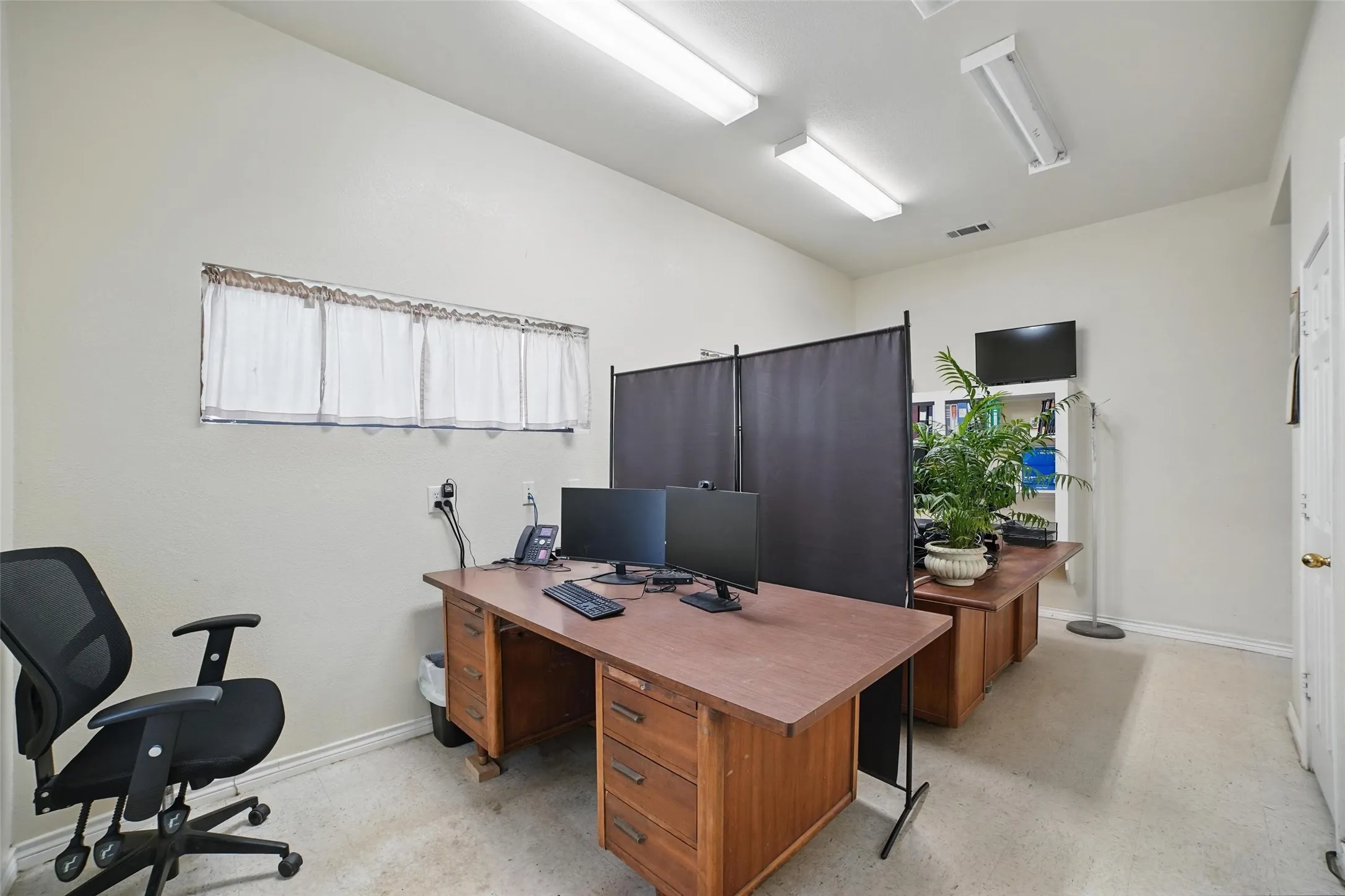 Industrial For Sale in Dallas County , 610 W Simonds Road, Seagoville, Texas 75159, 0, 0, Garage spaces, 0 Sqft, built in 1989, Preowned, mls#20945713, Real Estate Agent in Seagoville, Homes For Sale in Dallas county, Homes For Sale in Seagoville, Realtor in Seagoville Texas, Real Estate Brokerage Independent Realty Texas, Luminita Cordes Realtor