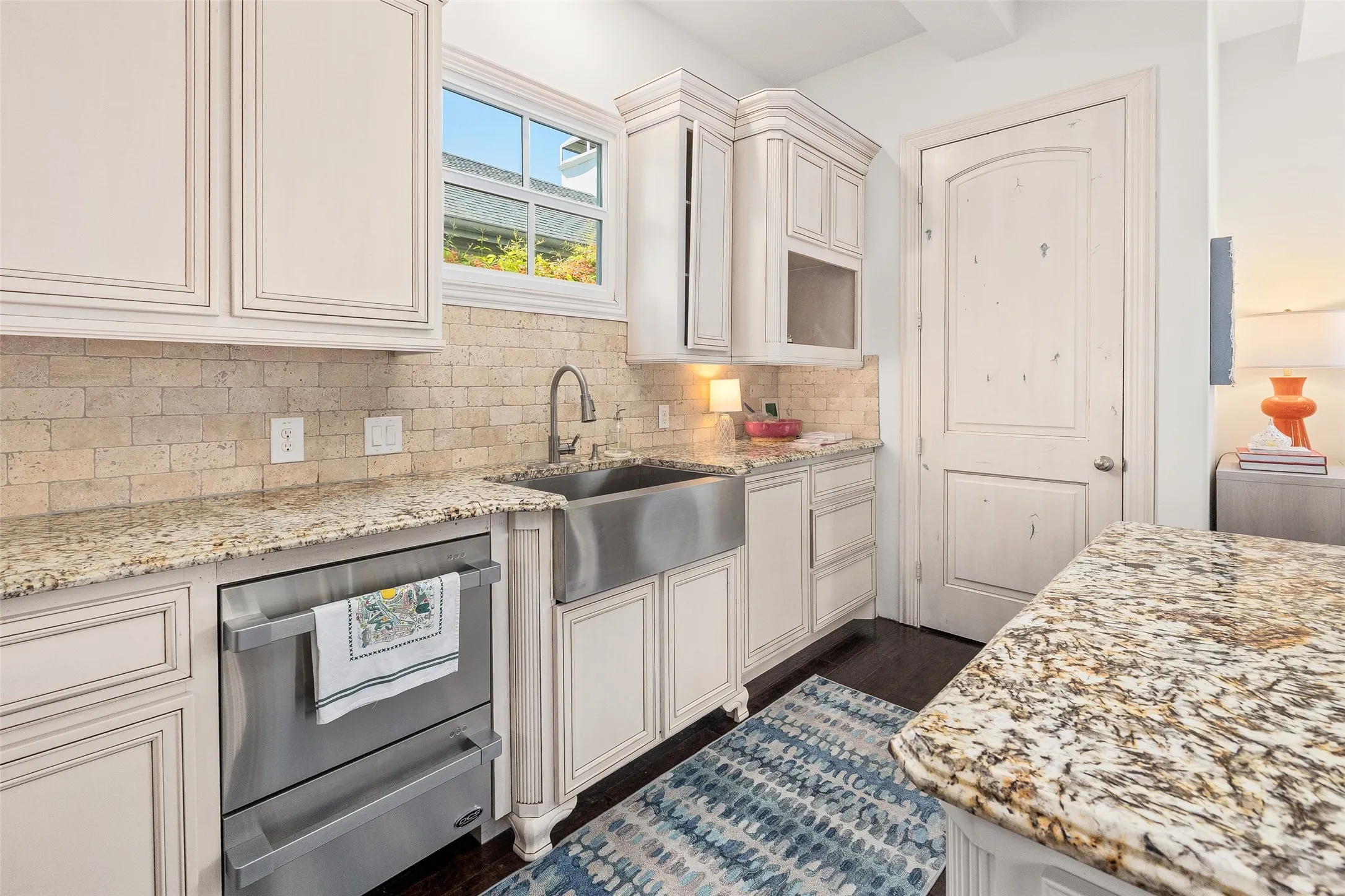 Single Family Residence For Sale in Tarrant County , 1716 Ashland Avenue, Fort Worth, Texas 76107, 5 Bedroom, 4 Bathroom, 2 Garage spaces, 4,370 Sqft, built in 2014, Preowned, mls#20945340, Real Estate Agent in Fort Worth, Homes For Sale in Tarrant county, Homes For Sale in Fort Worth, Realtor in Fort Worth Texas, Real Estate Brokerage Independent Realty Texas, Luminita Cordes Realtor