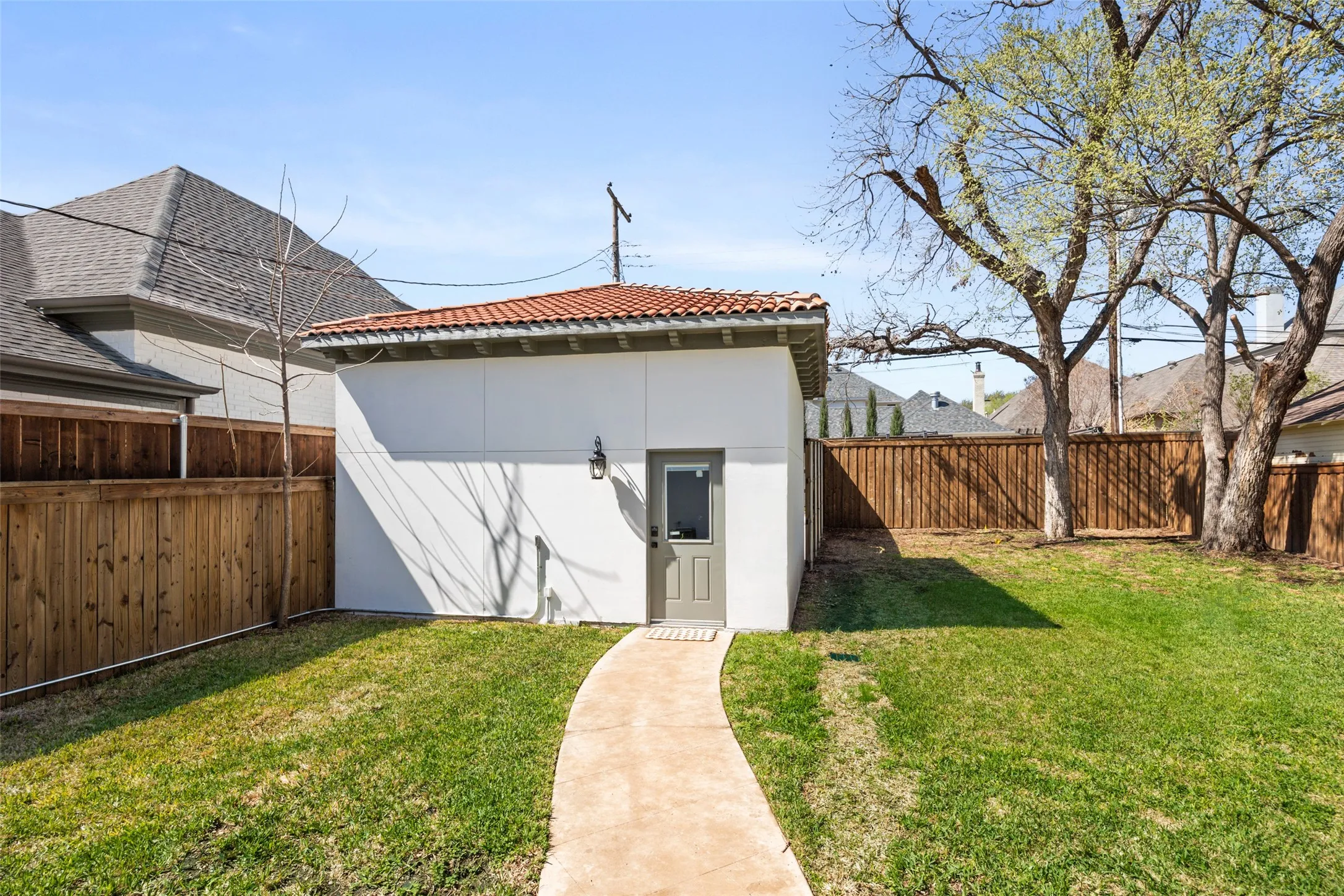 Single Family Residence For Sale in Tarrant County , 1716 Ashland Avenue, Fort Worth, Texas 76107, 5 Bedroom, 4 Bathroom, 2 Garage spaces, 4,370 Sqft, built in 2014, Preowned, mls#20945340, Real Estate Agent in Fort Worth, Homes For Sale in Tarrant county, Homes For Sale in Fort Worth, Realtor in Fort Worth Texas, Real Estate Brokerage Independent Realty Texas, Luminita Cordes Realtor