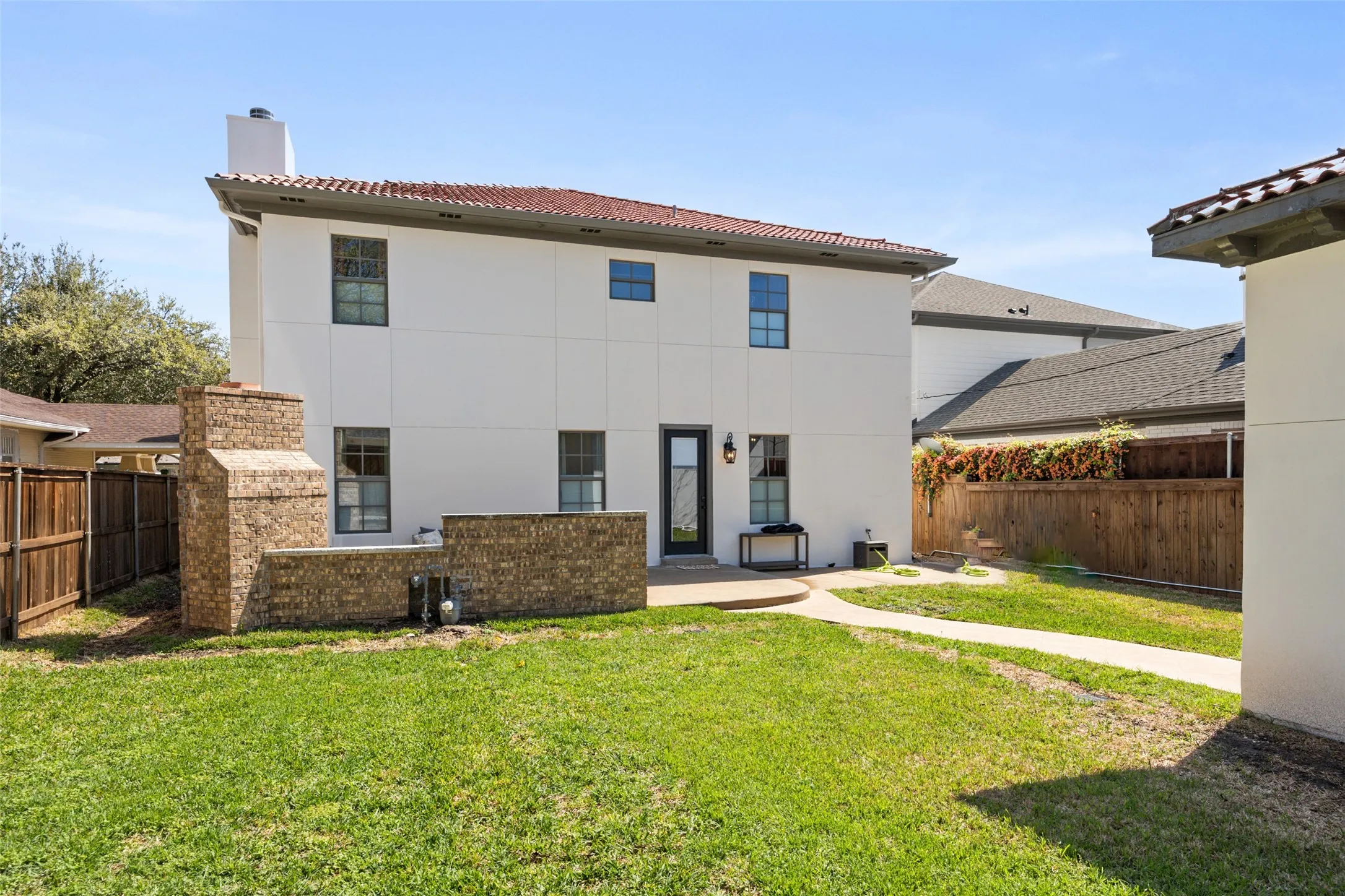 Single Family Residence For Sale in Tarrant County , 1716 Ashland Avenue, Fort Worth, Texas 76107, 5 Bedroom, 4 Bathroom, 2 Garage spaces, 4,370 Sqft, built in 2014, Preowned, mls#20945340, Real Estate Agent in Fort Worth, Homes For Sale in Tarrant county, Homes For Sale in Fort Worth, Realtor in Fort Worth Texas, Real Estate Brokerage Independent Realty Texas, Luminita Cordes Realtor