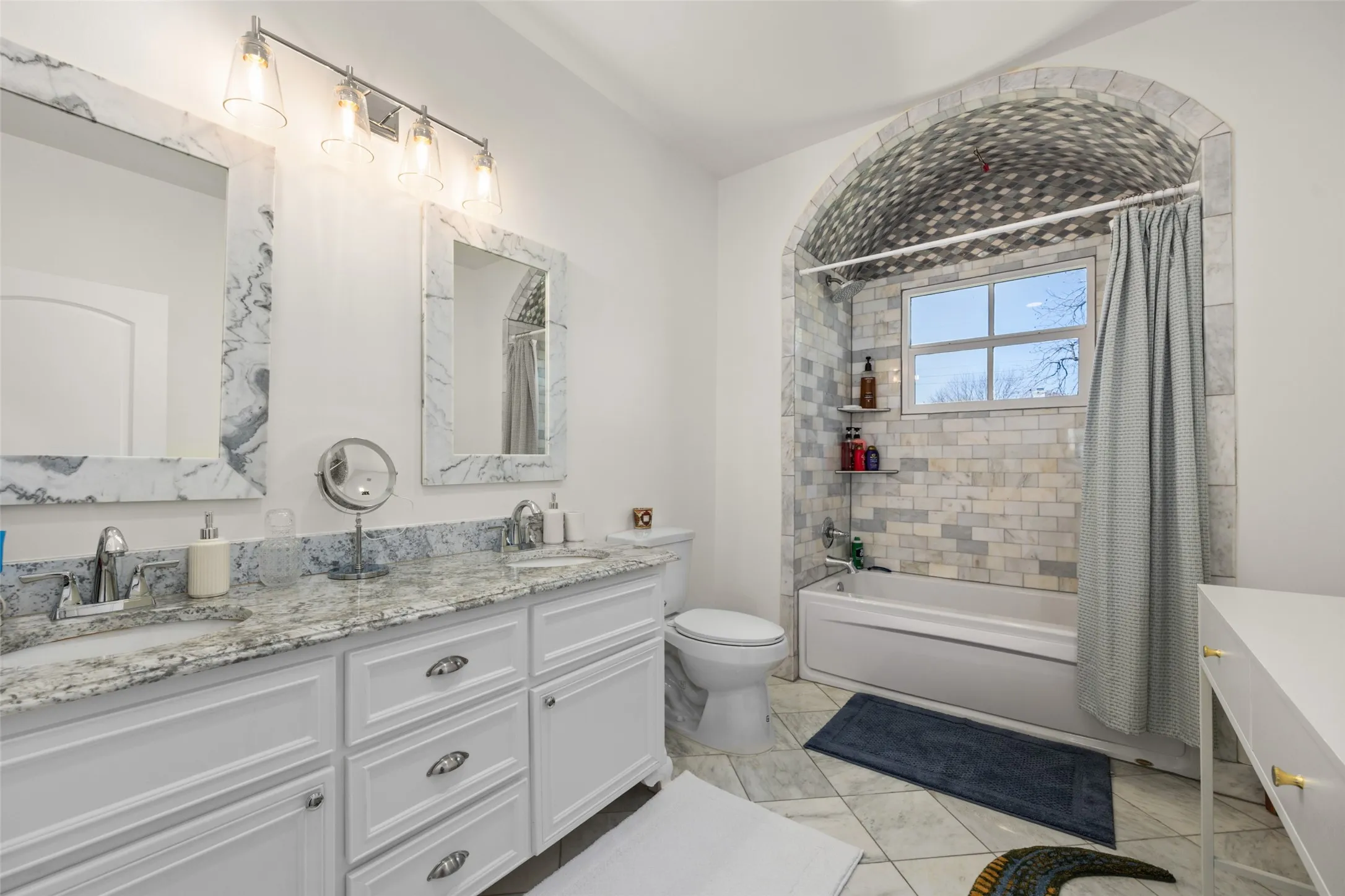 Single Family Residence For Sale in Tarrant County , 1716 Ashland Avenue, Fort Worth, Texas 76107, 5 Bedroom, 4 Bathroom, 2 Garage spaces, 4,370 Sqft, built in 2014, Preowned, mls#20945340, Real Estate Agent in Fort Worth, Homes For Sale in Tarrant county, Homes For Sale in Fort Worth, Realtor in Fort Worth Texas, Real Estate Brokerage Independent Realty Texas, Luminita Cordes Realtor