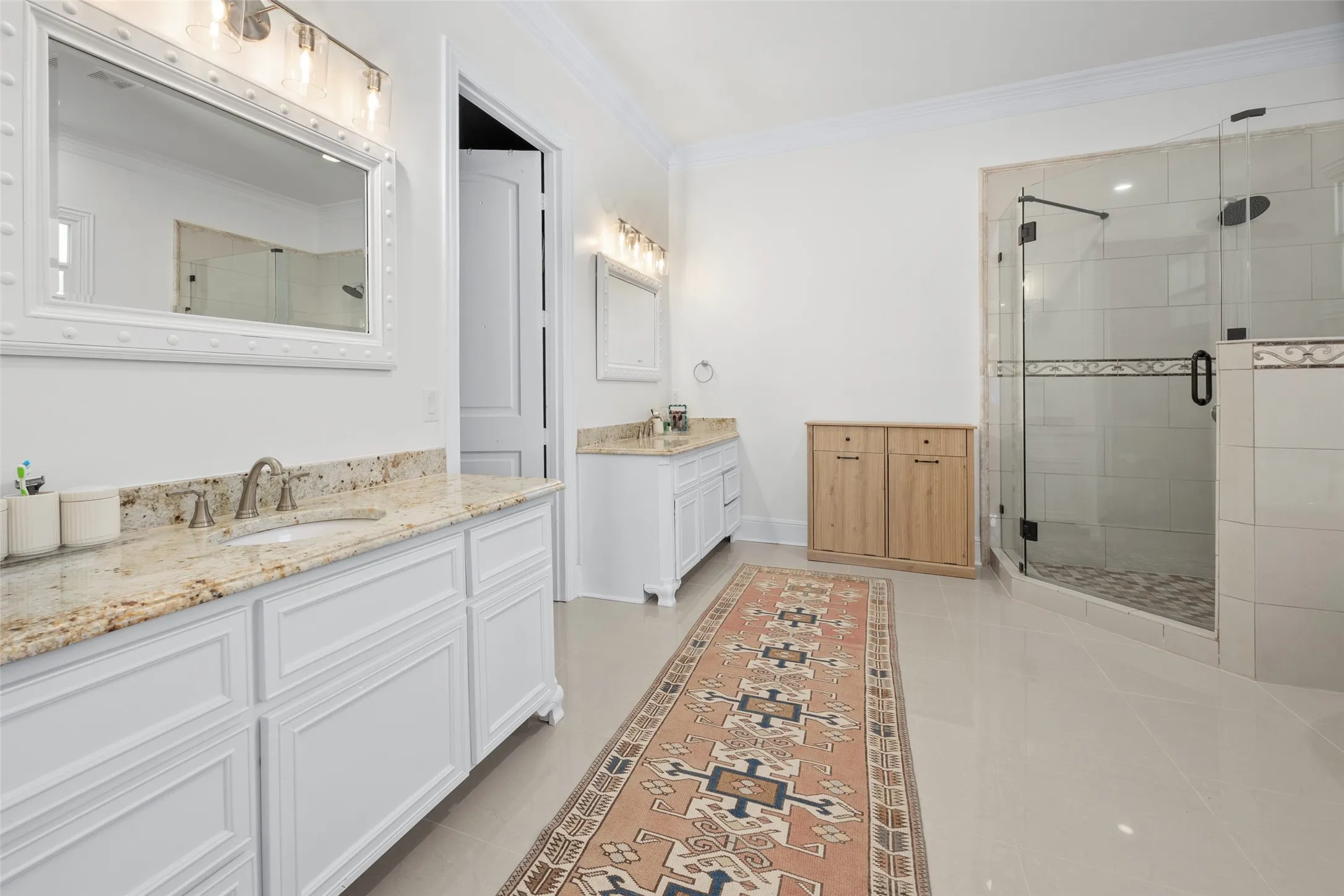 Single Family Residence For Sale in Tarrant County , 1716 Ashland Avenue, Fort Worth, Texas 76107, 5 Bedroom, 4 Bathroom, 2 Garage spaces, 4,370 Sqft, built in 2014, Preowned, mls#20945340, Real Estate Agent in Fort Worth, Homes For Sale in Tarrant county, Homes For Sale in Fort Worth, Realtor in Fort Worth Texas, Real Estate Brokerage Independent Realty Texas, Luminita Cordes Realtor