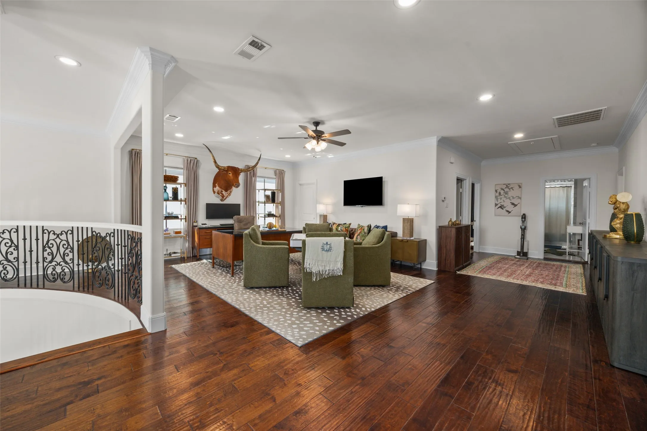 Single Family Residence For Sale in Tarrant County , 1716 Ashland Avenue, Fort Worth, Texas 76107, 5 Bedroom, 4 Bathroom, 2 Garage spaces, 4,370 Sqft, built in 2014, Preowned, mls#20945340, Real Estate Agent in Fort Worth, Homes For Sale in Tarrant county, Homes For Sale in Fort Worth, Realtor in Fort Worth Texas, Real Estate Brokerage Independent Realty Texas, Luminita Cordes Realtor