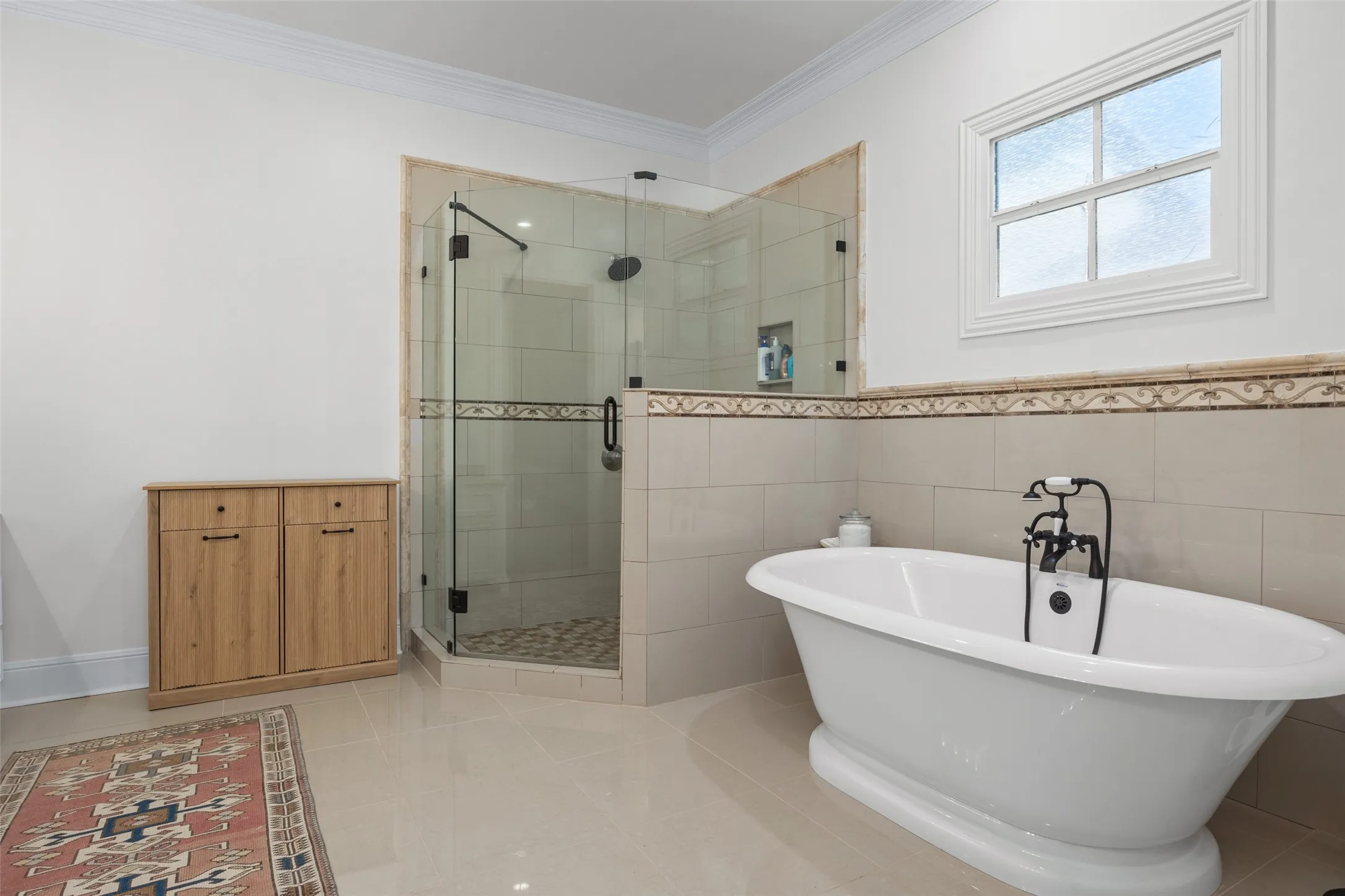 Single Family Residence For Sale in Tarrant County , 1716 Ashland Avenue, Fort Worth, Texas 76107, 5 Bedroom, 4 Bathroom, 2 Garage spaces, 4,370 Sqft, built in 2014, Preowned, mls#20945340, Real Estate Agent in Fort Worth, Homes For Sale in Tarrant county, Homes For Sale in Fort Worth, Realtor in Fort Worth Texas, Real Estate Brokerage Independent Realty Texas, Luminita Cordes Realtor