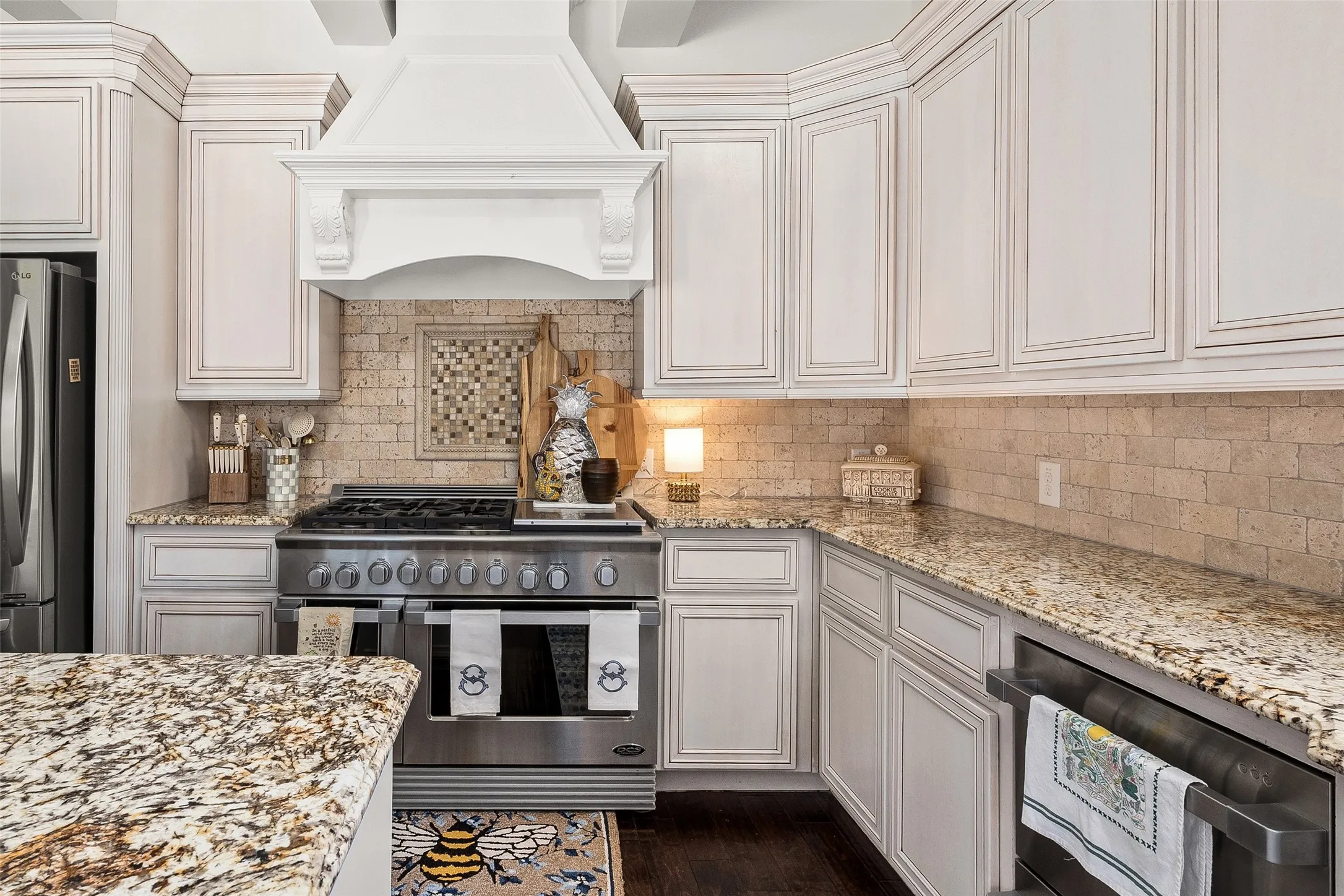 Single Family Residence For Sale in Tarrant County , 1716 Ashland Avenue, Fort Worth, Texas 76107, 5 Bedroom, 4 Bathroom, 2 Garage spaces, 4,370 Sqft, built in 2014, Preowned, mls#20945340, Real Estate Agent in Fort Worth, Homes For Sale in Tarrant county, Homes For Sale in Fort Worth, Realtor in Fort Worth Texas, Real Estate Brokerage Independent Realty Texas, Luminita Cordes Realtor
