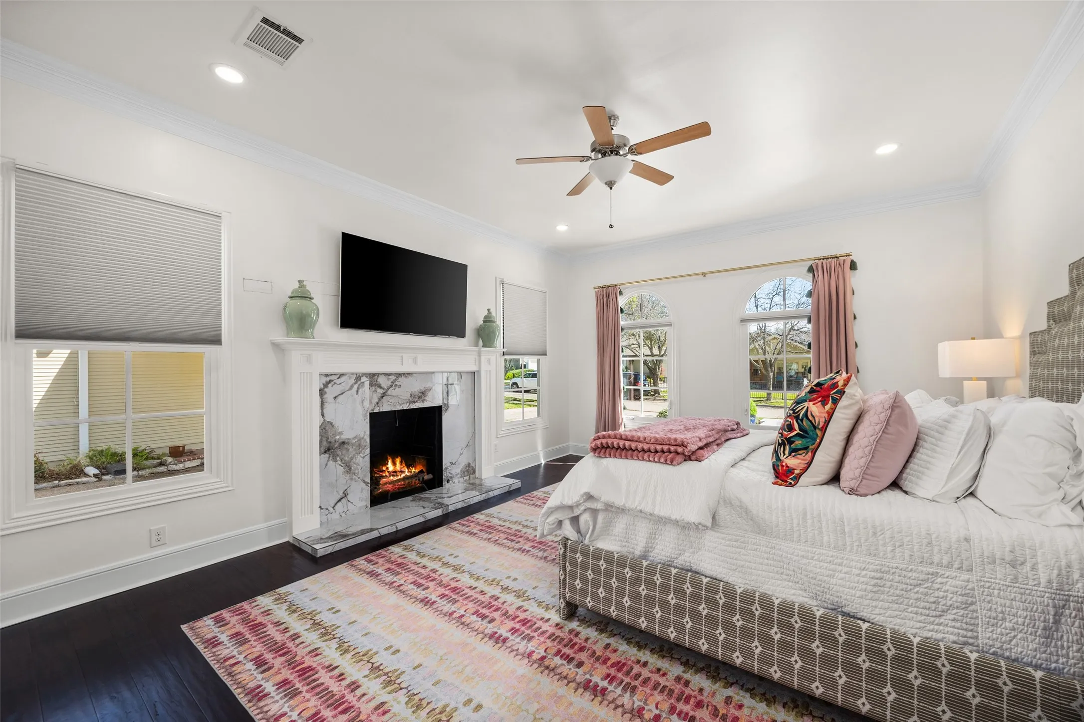 Single Family Residence For Sale in Tarrant County , 1716 Ashland Avenue, Fort Worth, Texas 76107, 5 Bedroom, 4 Bathroom, 2 Garage spaces, 4,370 Sqft, built in 2014, Preowned, mls#20945340, Real Estate Agent in Fort Worth, Homes For Sale in Tarrant county, Homes For Sale in Fort Worth, Realtor in Fort Worth Texas, Real Estate Brokerage Independent Realty Texas, Luminita Cordes Realtor