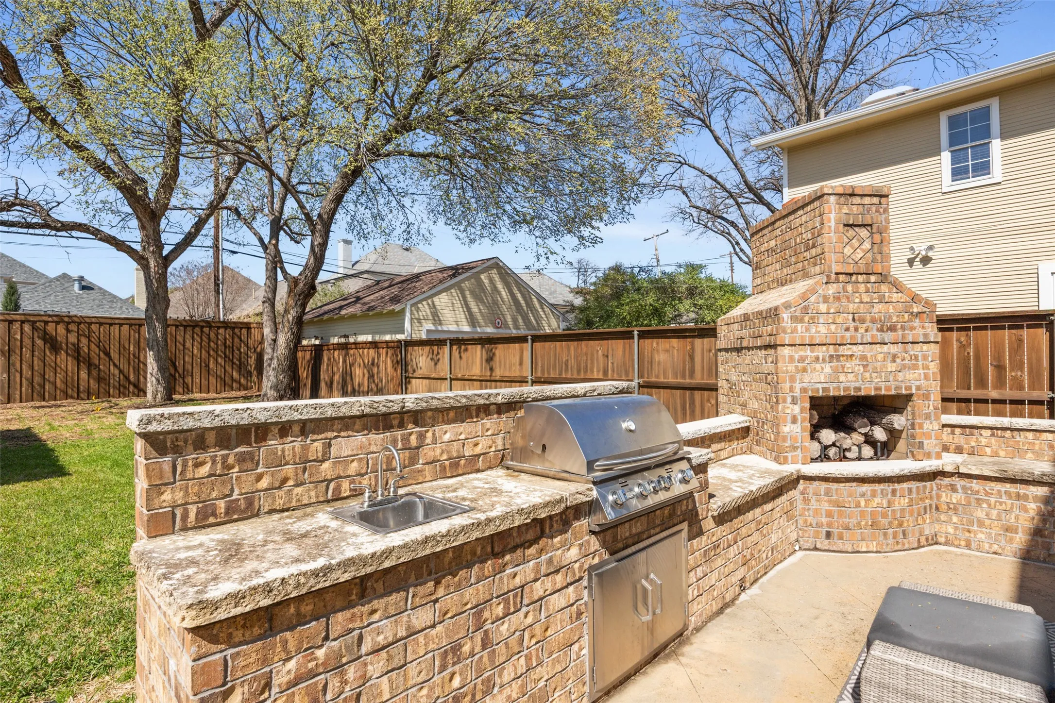 Single Family Residence For Sale in Tarrant County , 1716 Ashland Avenue, Fort Worth, Texas 76107, 5 Bedroom, 4 Bathroom, 2 Garage spaces, 4,370 Sqft, built in 2014, Preowned, mls#20945340, Real Estate Agent in Fort Worth, Homes For Sale in Tarrant county, Homes For Sale in Fort Worth, Realtor in Fort Worth Texas, Real Estate Brokerage Independent Realty Texas, Luminita Cordes Realtor