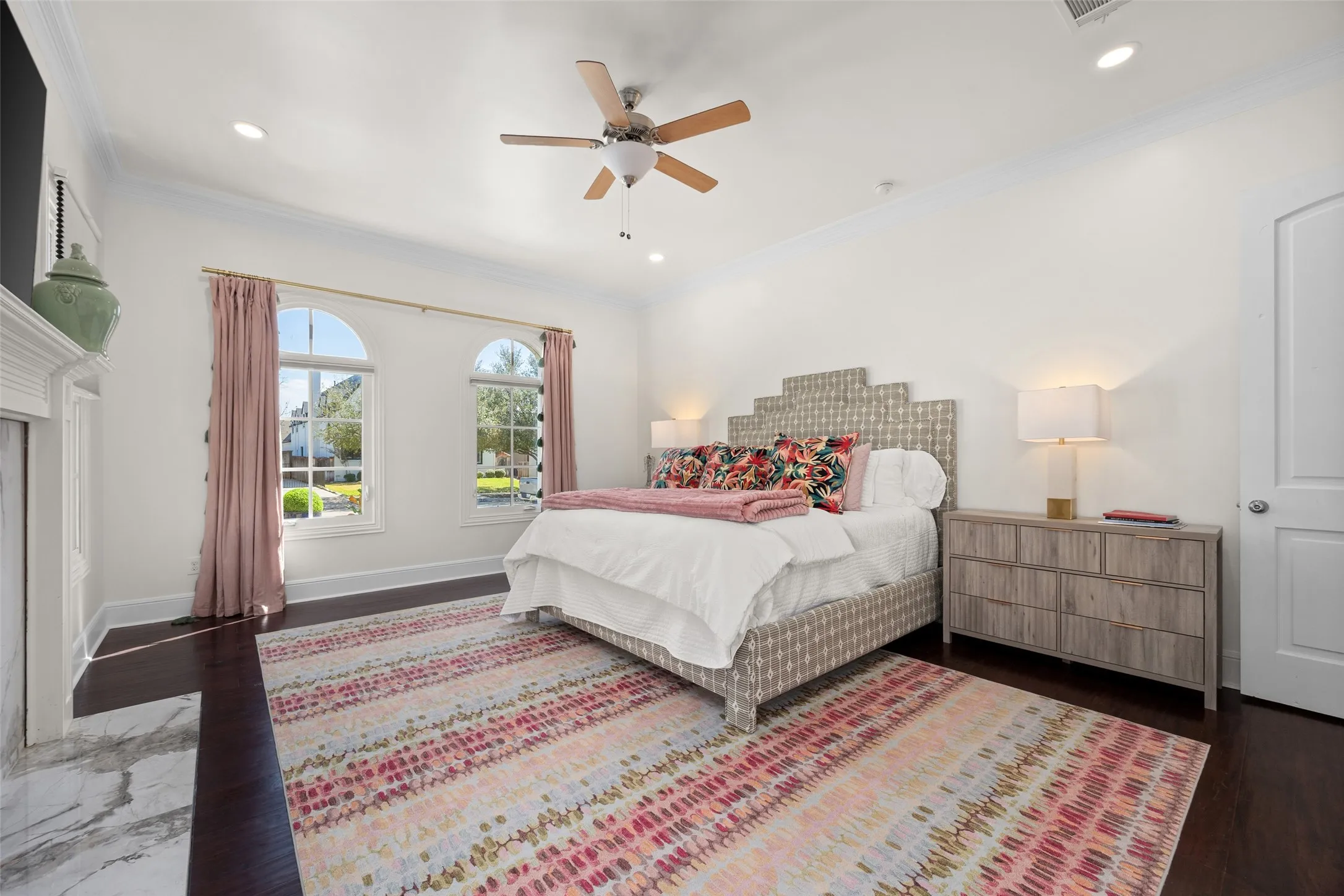 Single Family Residence For Sale in Tarrant County , 1716 Ashland Avenue, Fort Worth, Texas 76107, 5 Bedroom, 4 Bathroom, 2 Garage spaces, 4,370 Sqft, built in 2014, Preowned, mls#20945340, Real Estate Agent in Fort Worth, Homes For Sale in Tarrant county, Homes For Sale in Fort Worth, Realtor in Fort Worth Texas, Real Estate Brokerage Independent Realty Texas, Luminita Cordes Realtor