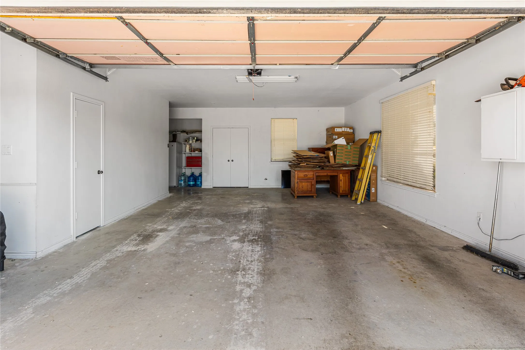 Farm For Sale in Cooke County , 590 County Road 385, Valley View, Texas 76272, 3 Bedroom, 3 Bathroom, 2 Garage spaces, 3,049 Sqft, built in 2003, Preowned, mls#20944318, Real Estate Agent in Valley View, Homes For Sale in Cooke county, Homes For Sale in Valley View, Realtor in Valley View Texas, Real Estate Brokerage Independent Realty Texas, Luminita Cordes Realtor