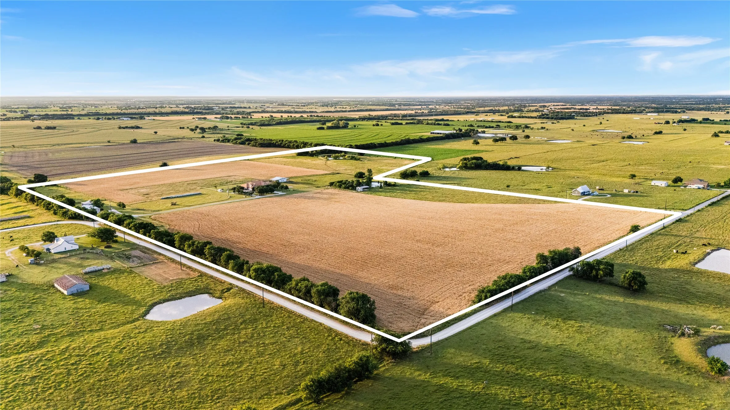 Farm For Sale in Cooke County , 590 County Road 385, Valley View, Texas 76272, 3 Bedroom, 3 Bathroom, 2 Garage spaces, 3,049 Sqft, built in 2003, Preowned, mls#20944318, Real Estate Agent in Valley View, Homes For Sale in Cooke county, Homes For Sale in Valley View, Realtor in Valley View Texas, Real Estate Brokerage Independent Realty Texas, Luminita Cordes Realtor