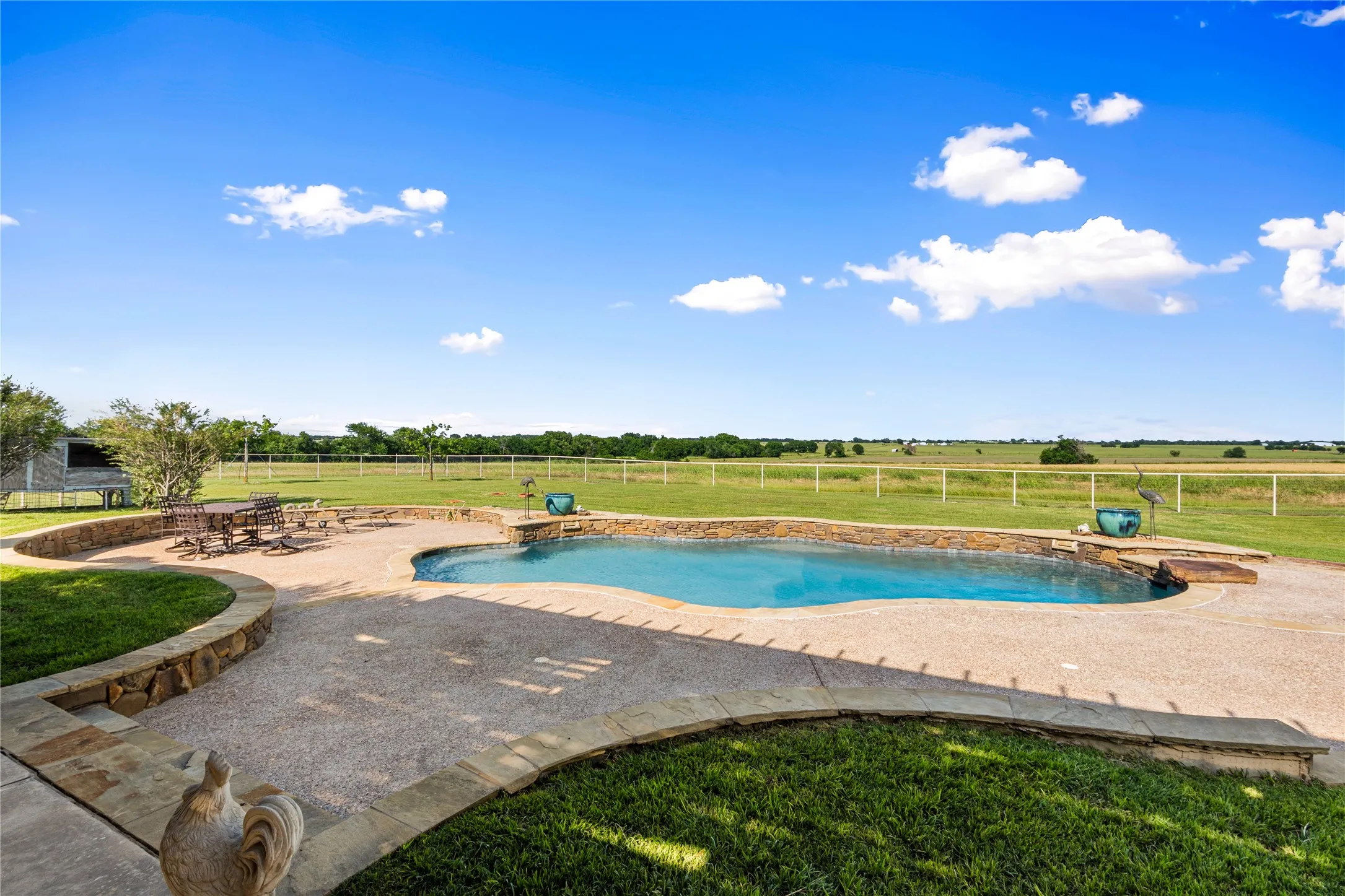 Farm For Sale in Cooke County , 590 County Road 385, Valley View, Texas 76272, 3 Bedroom, 3 Bathroom, 2 Garage spaces, 3,049 Sqft, built in 2003, Preowned, mls#20944318, Real Estate Agent in Valley View, Homes For Sale in Cooke county, Homes For Sale in Valley View, Realtor in Valley View Texas, Real Estate Brokerage Independent Realty Texas, Luminita Cordes Realtor