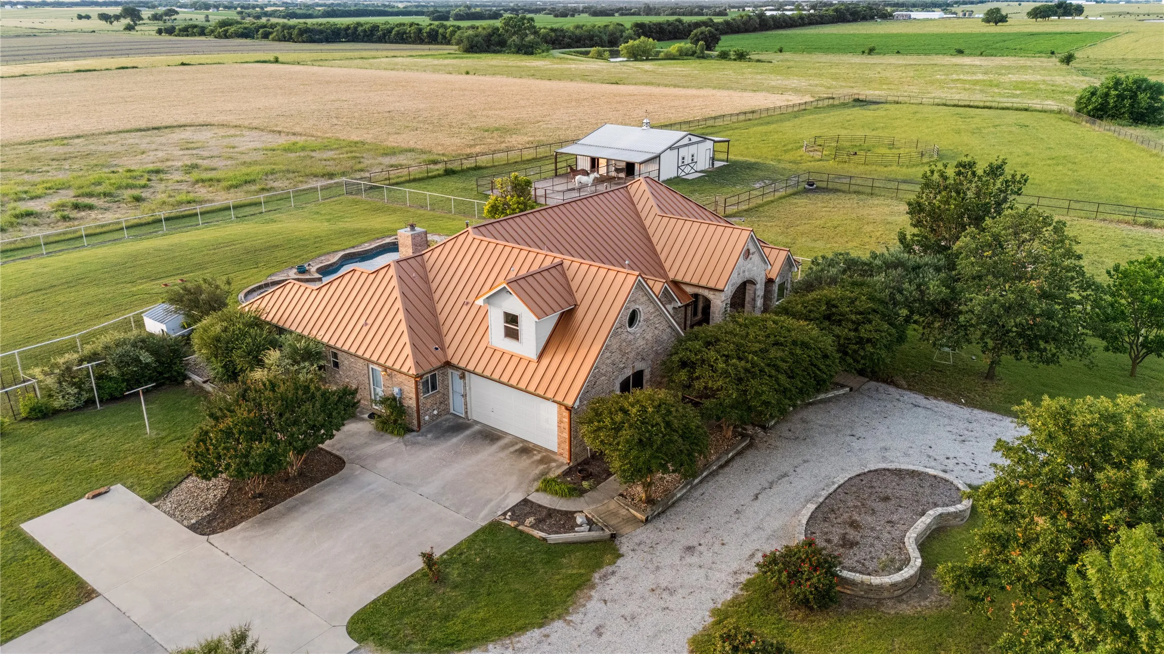 Farm For Sale in Cooke County , 590 County Road 385, Valley View, Texas 76272, 3 Bedroom, 3 Bathroom, 2 Garage spaces, 3,049 Sqft, built in 2003, Preowned, mls#20944318, Real Estate Agent in Valley View, Homes For Sale in Cooke county, Homes For Sale in Valley View, Realtor in Valley View Texas, Real Estate Brokerage Independent Realty Texas, Luminita Cordes Realtor